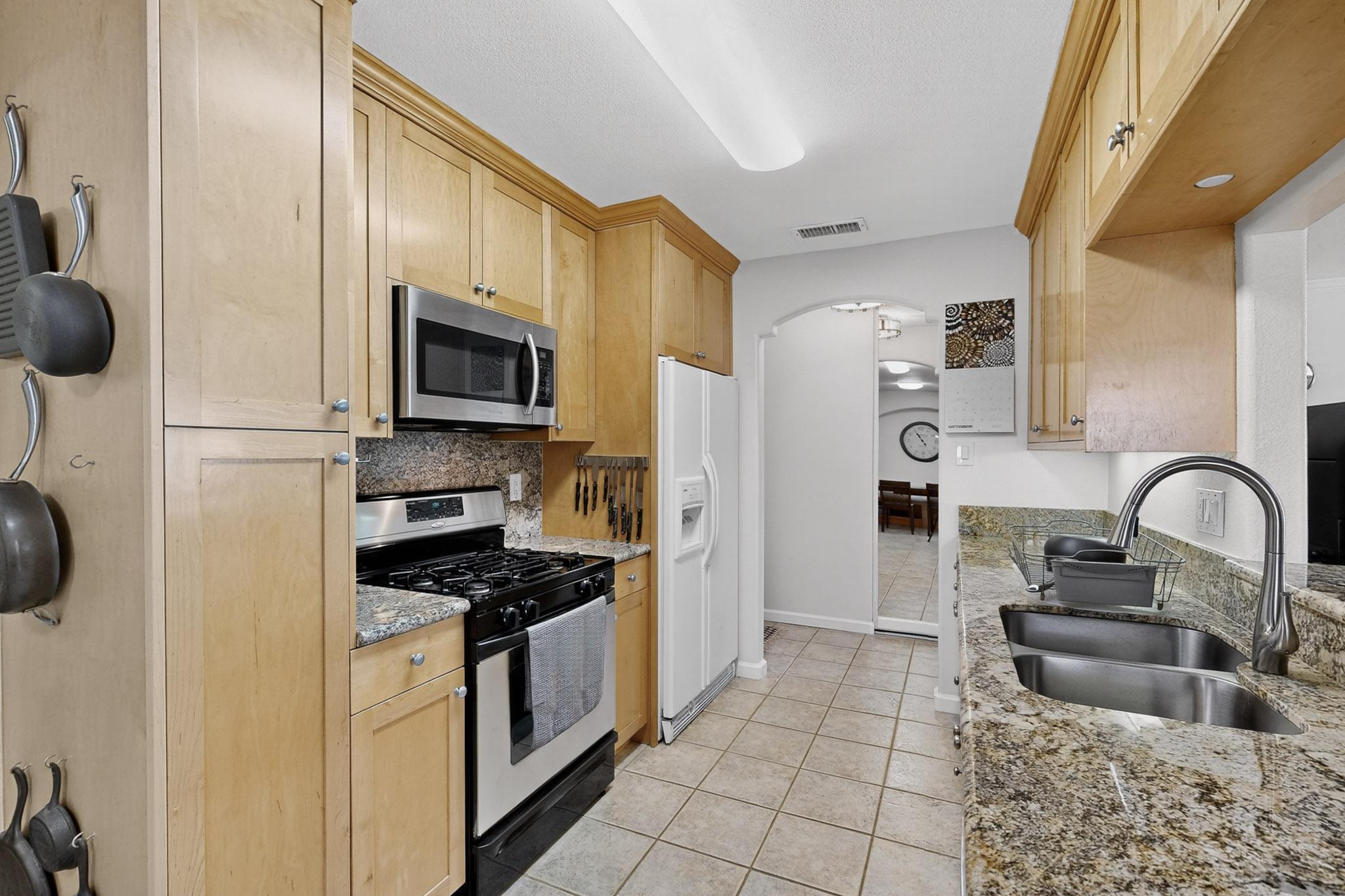 10408 Manzanillo Avenue NE