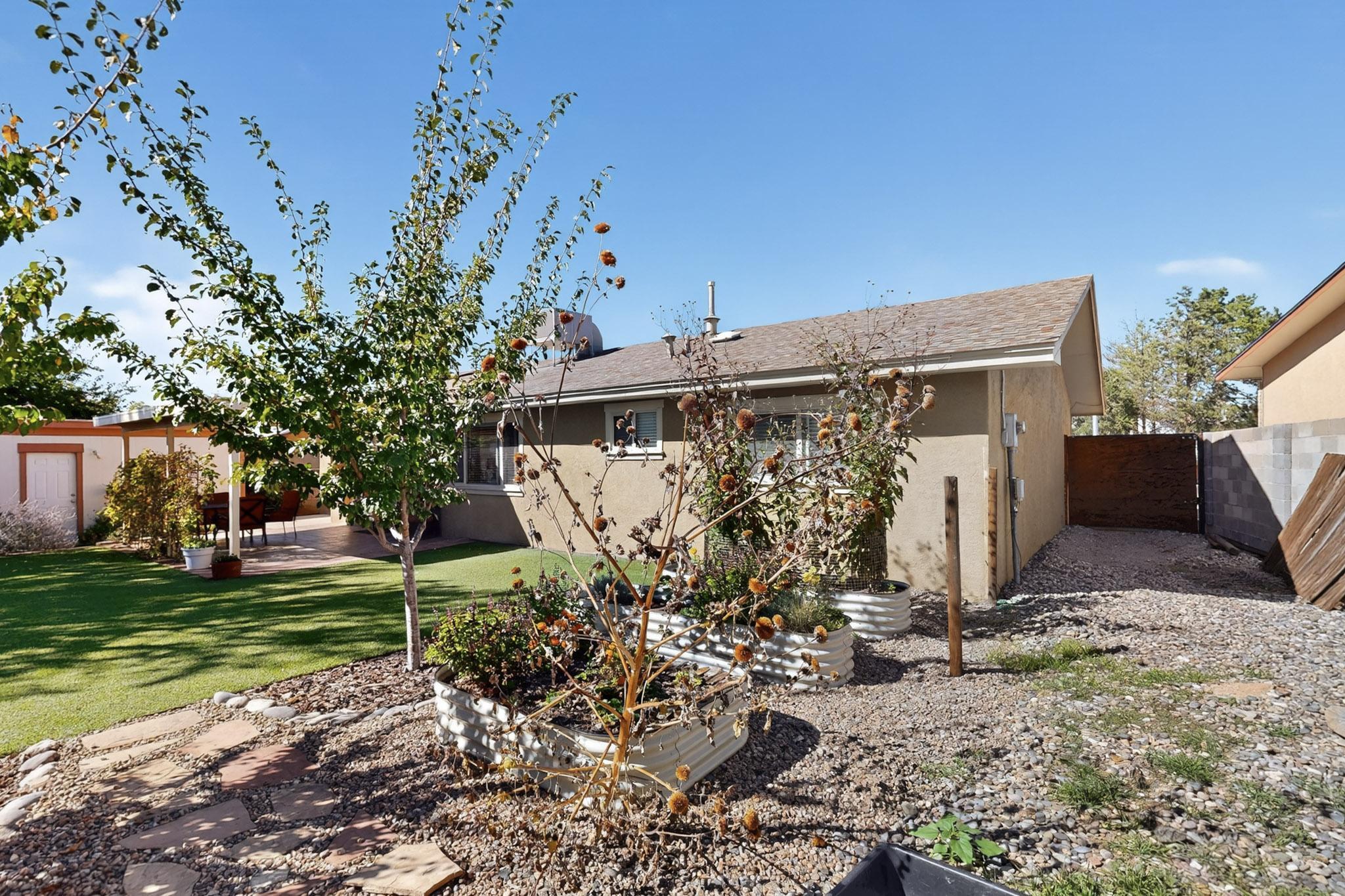 10408 Manzanillo Avenue NE