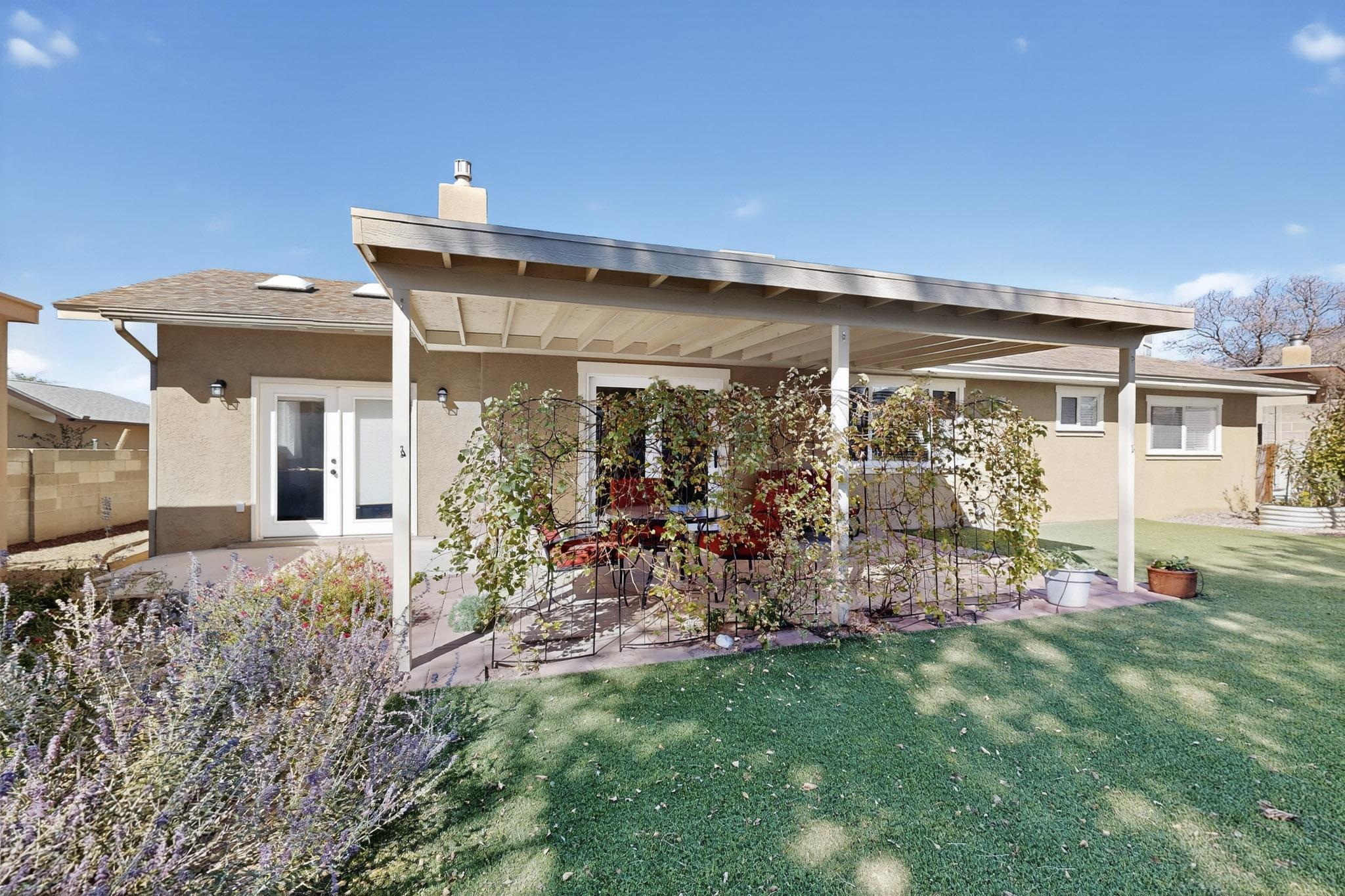 10408 Manzanillo Avenue NE