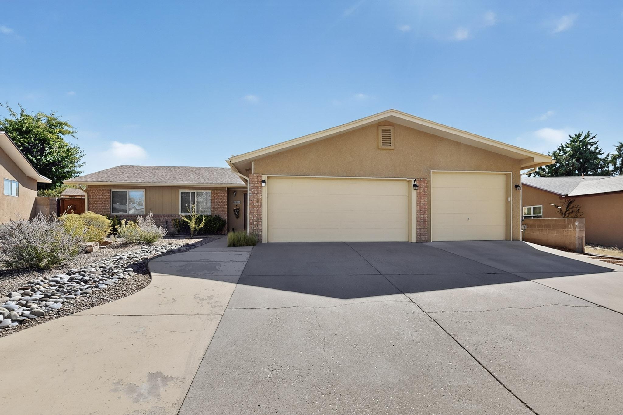 10408 Manzanillo Avenue NE