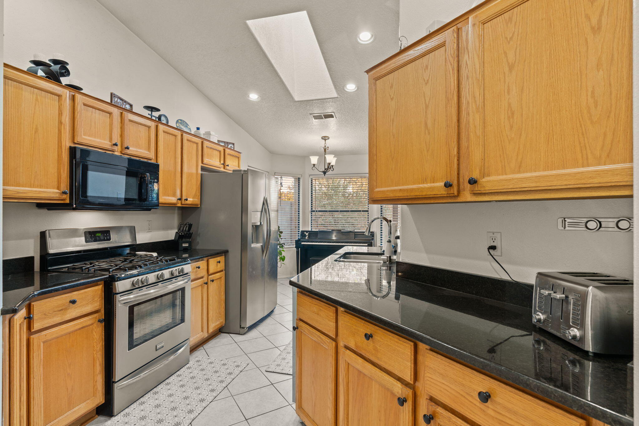 7409 Cerros Place NW