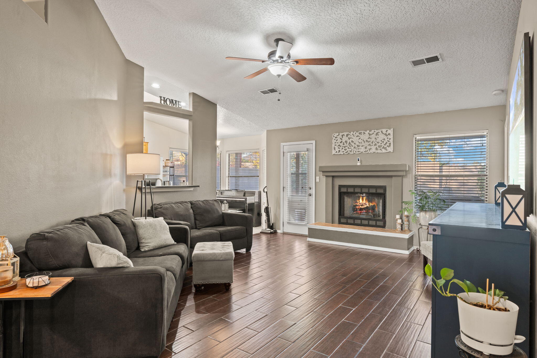 7409 Cerros Place NW