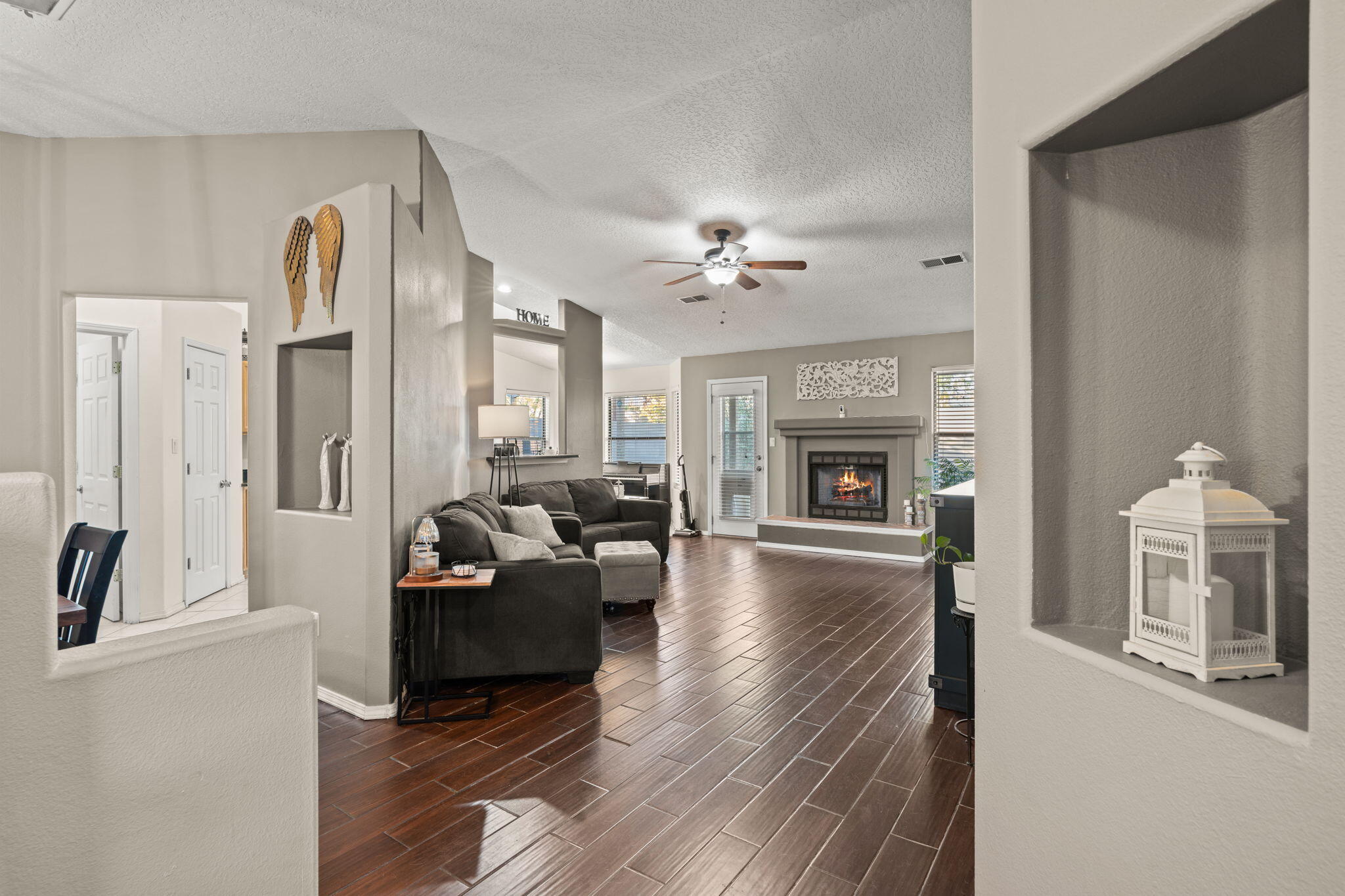 7409 Cerros Place NW