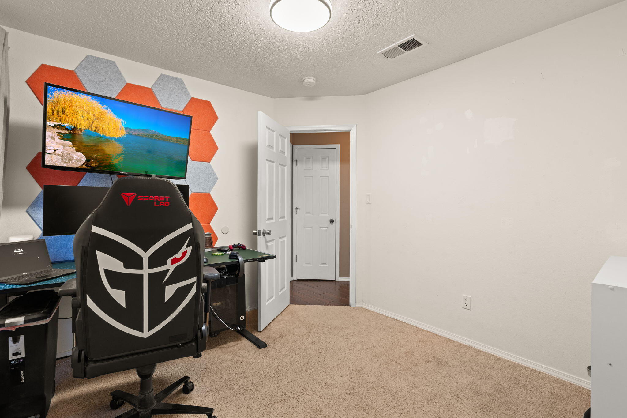 7409 Cerros Place NW