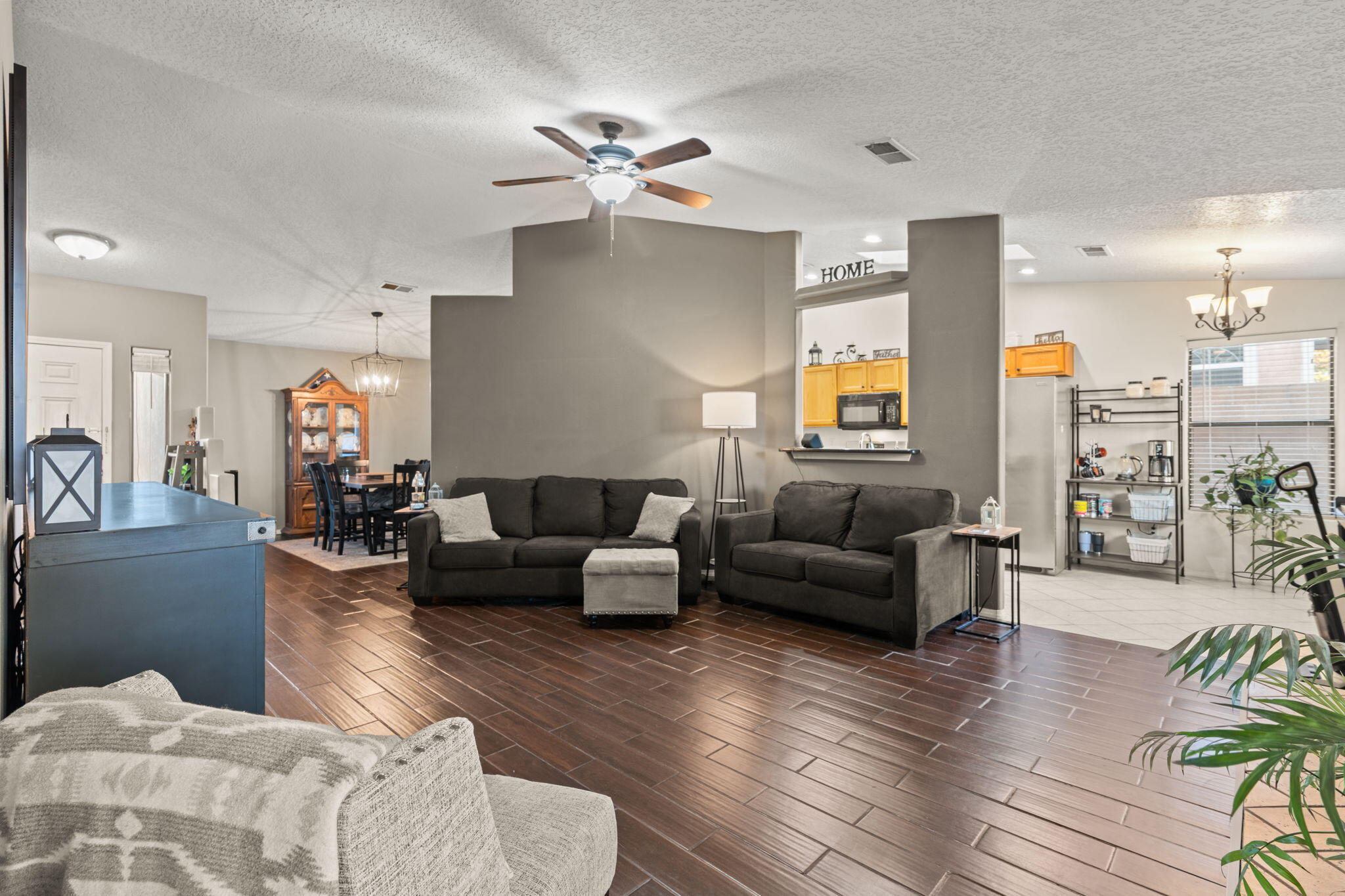 7409 Cerros Place NW