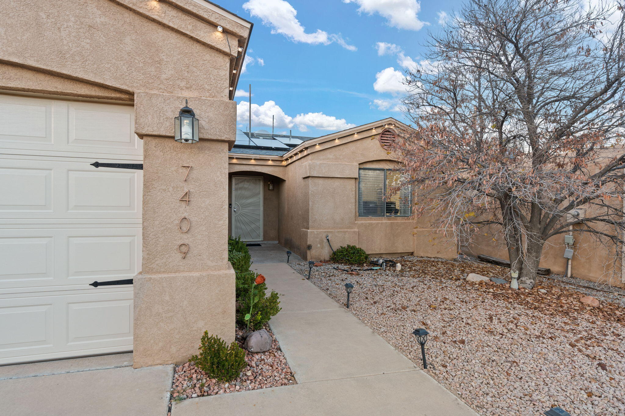 7409 Cerros Place NW