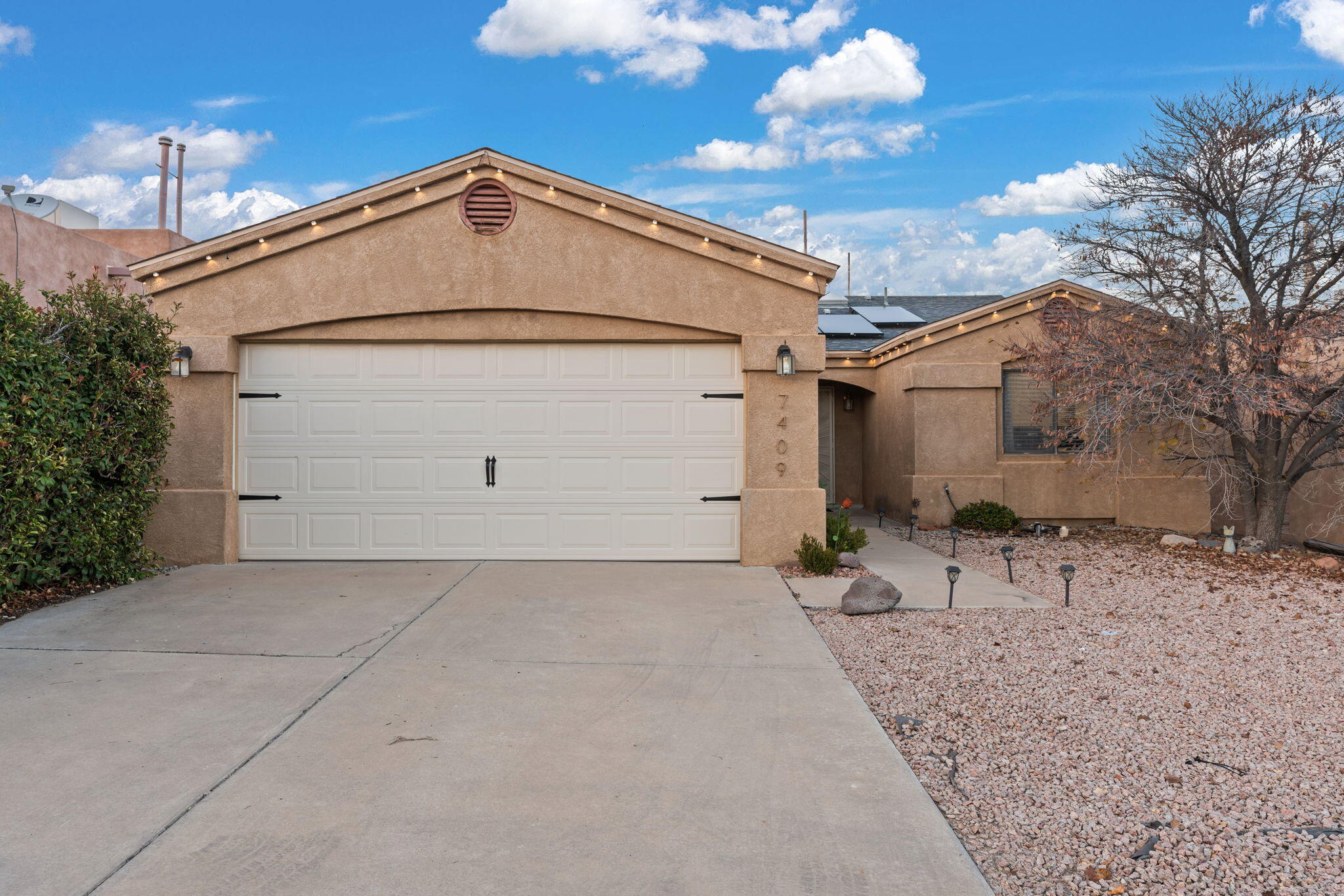 7409 Cerros Place NW