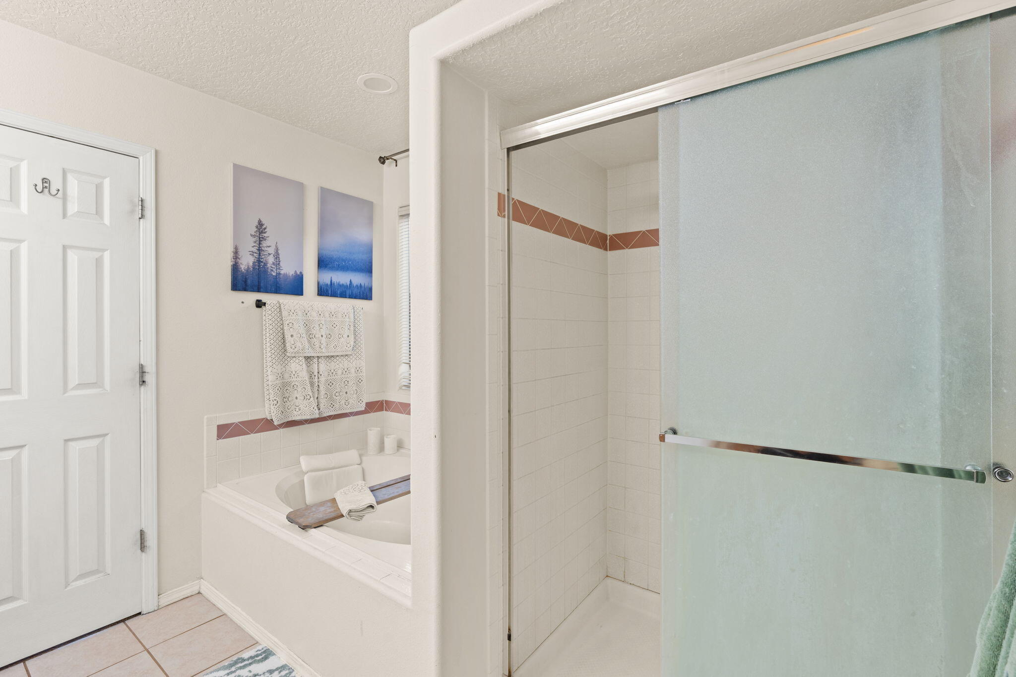 7409 Cerros Place NW