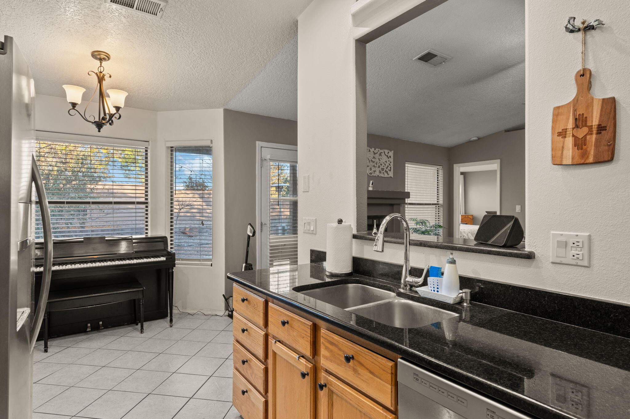 7409 Cerros Place NW