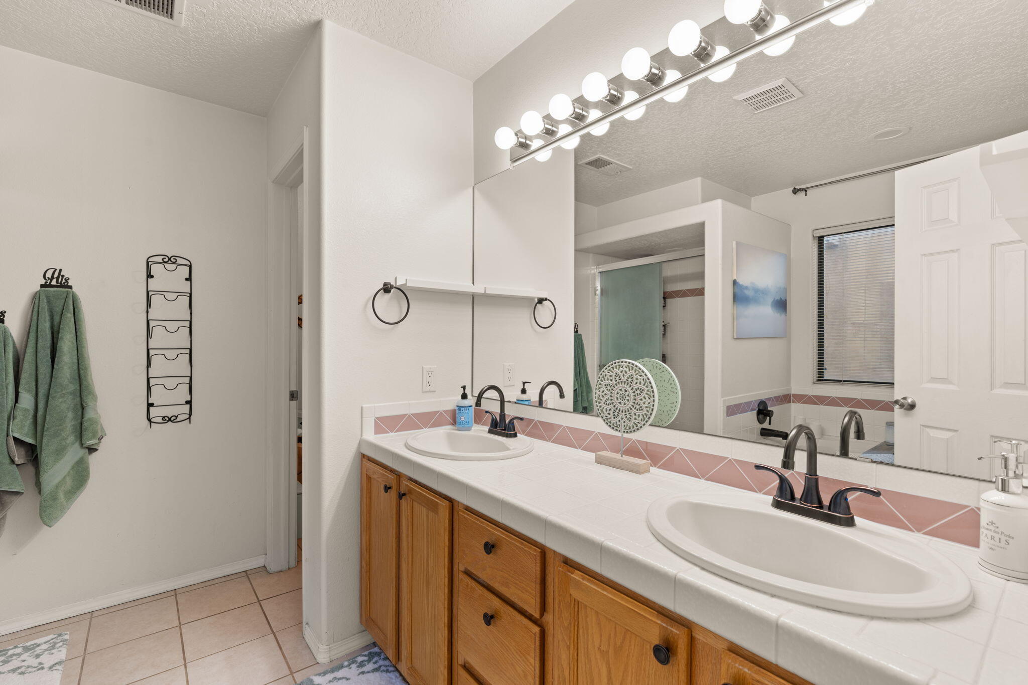 7409 Cerros Place NW