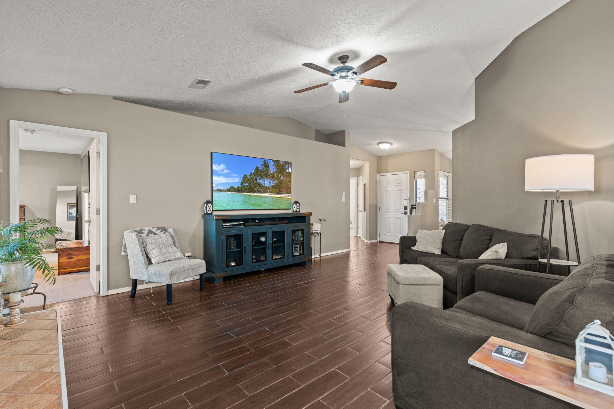 7409 Cerros Place NW