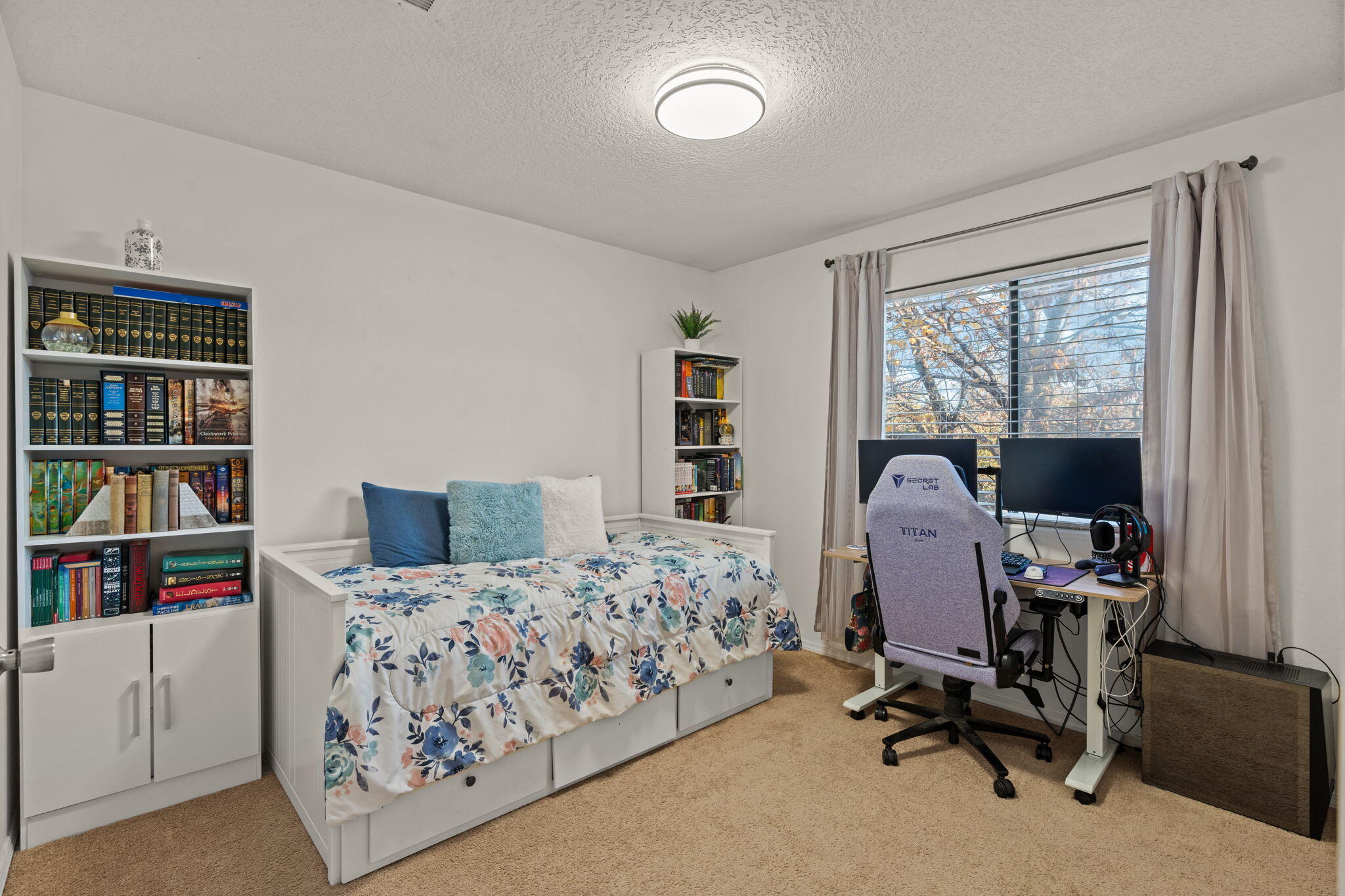 7409 Cerros Place NW