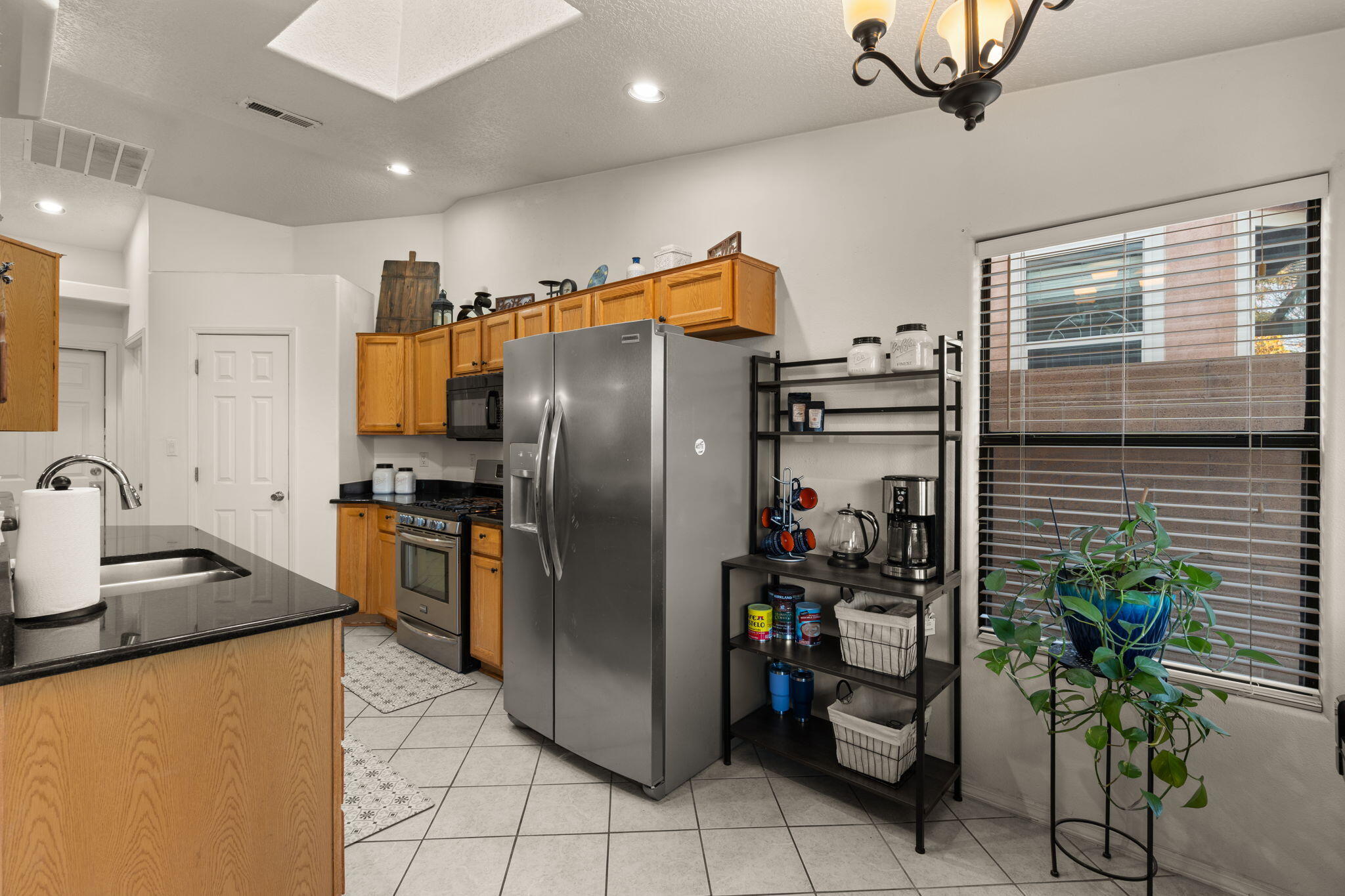 7409 Cerros Place NW