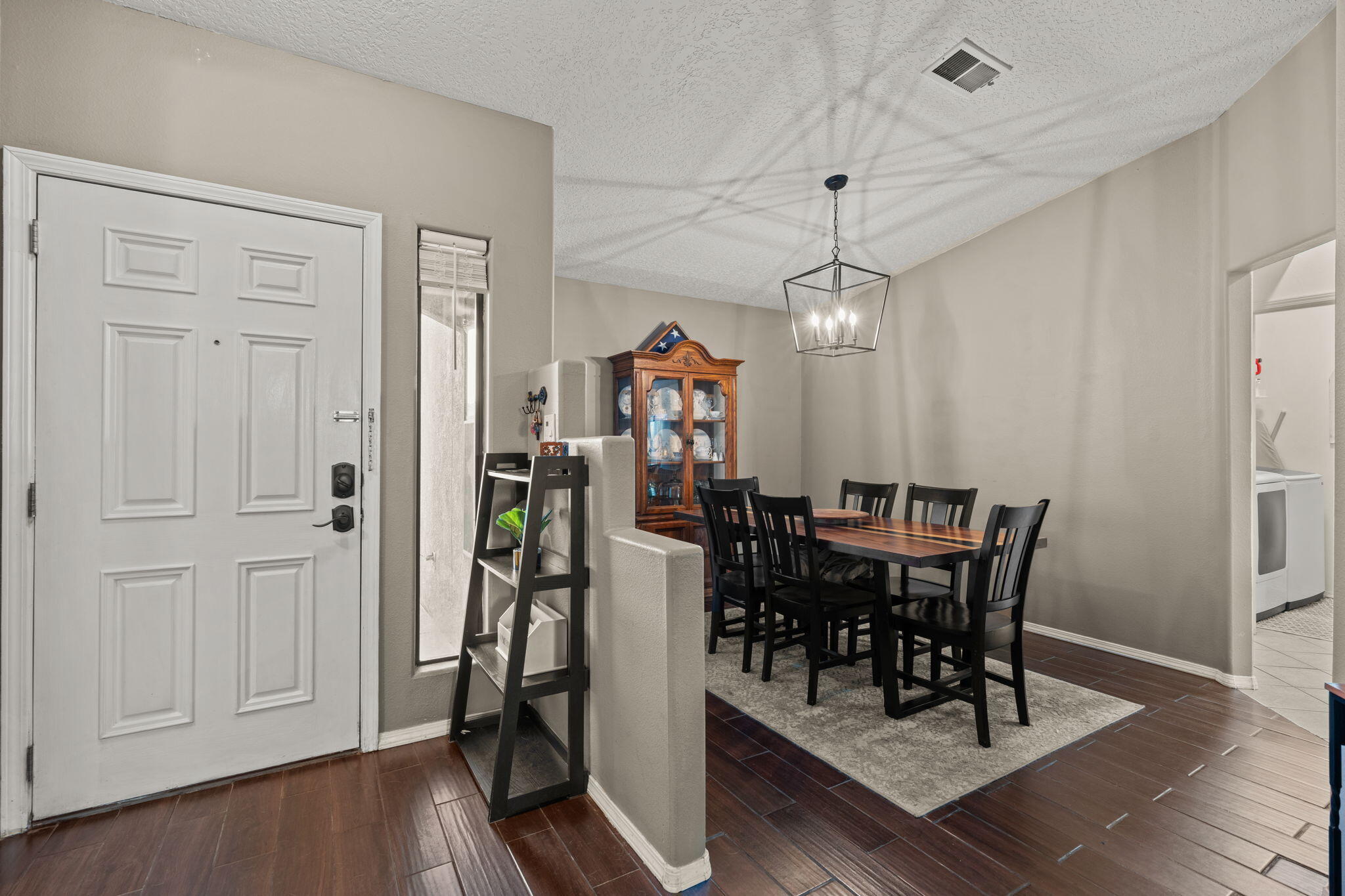 7409 Cerros Place NW