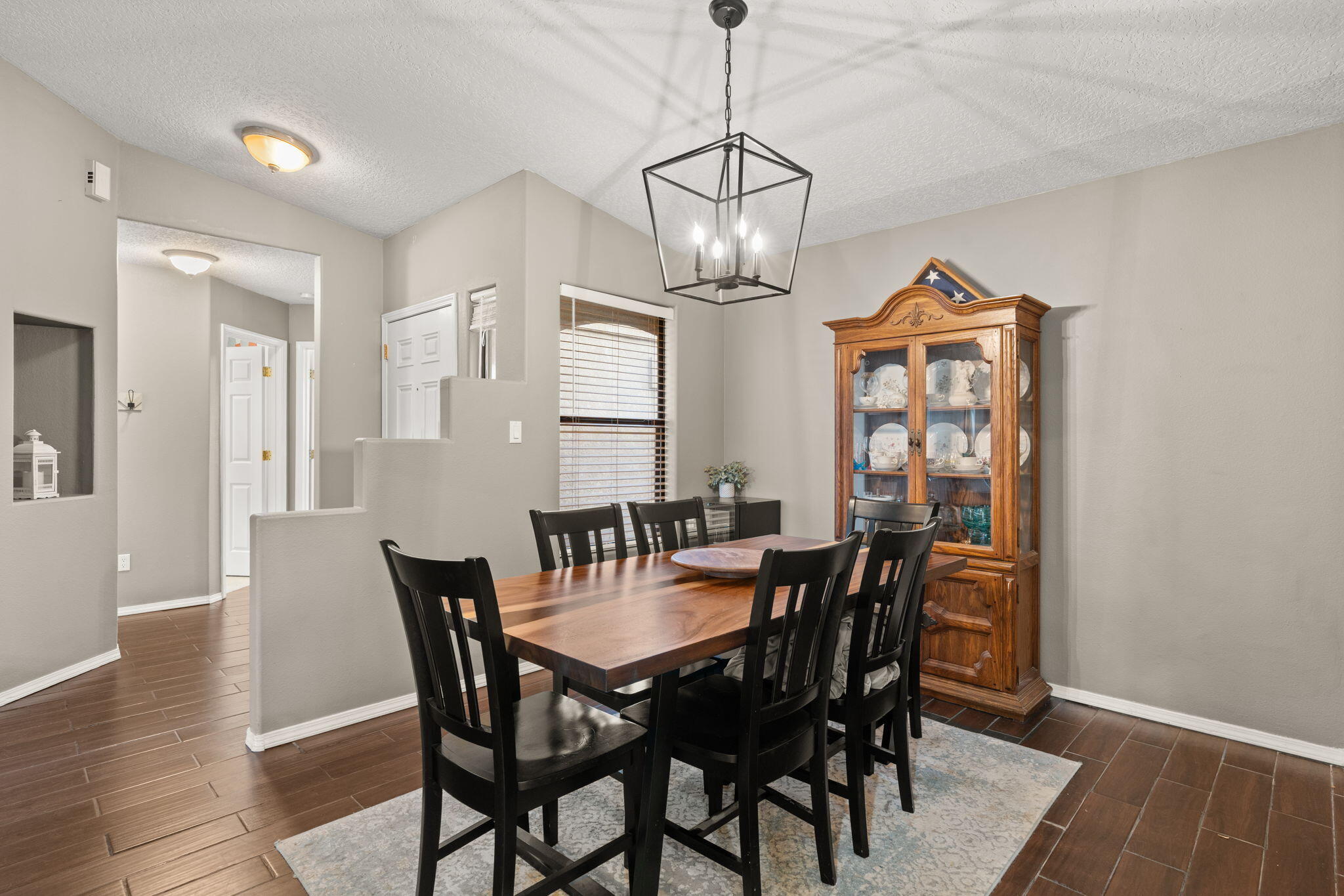 7409 Cerros Place NW