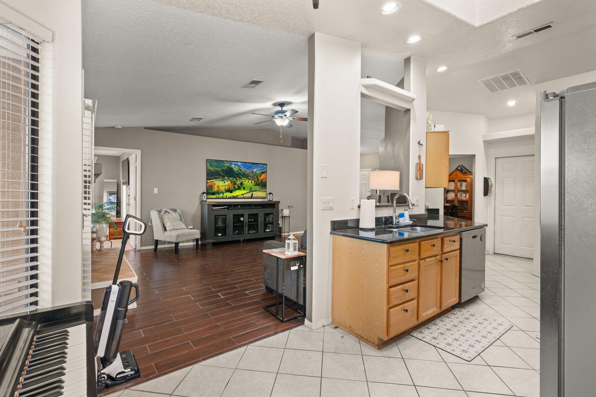 7409 Cerros Place NW