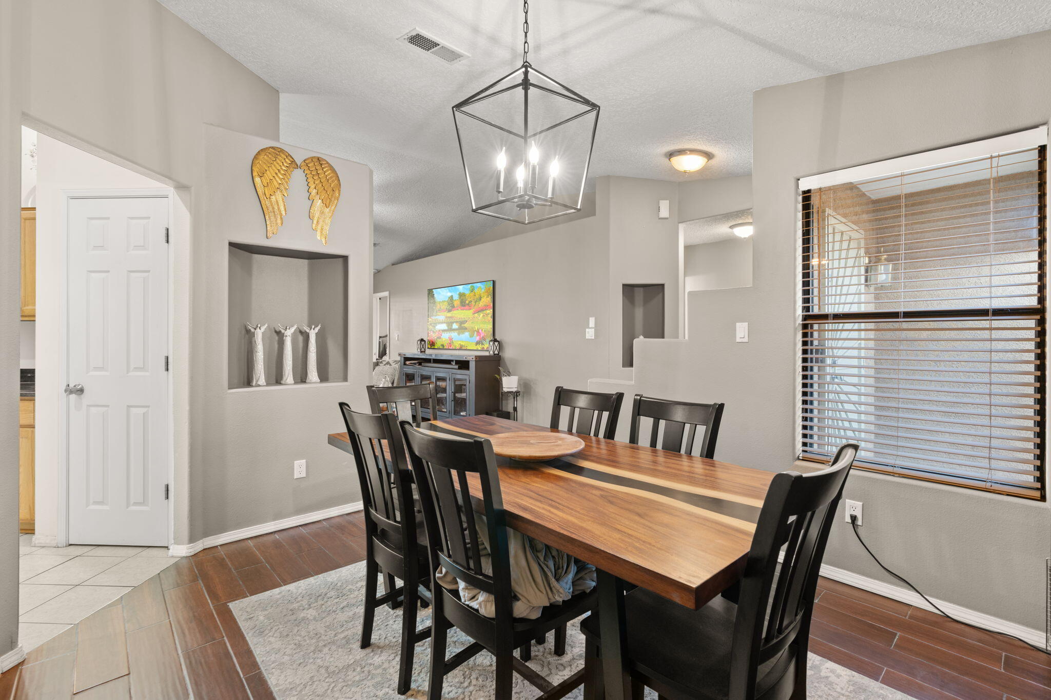 7409 Cerros Place NW