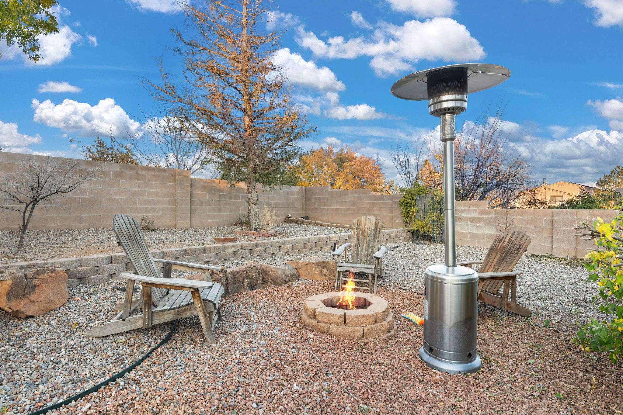 7409 Cerros Place NW