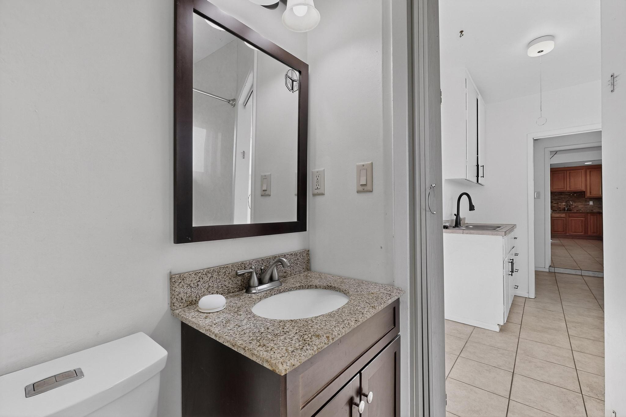 8802 Candelaria Road NE