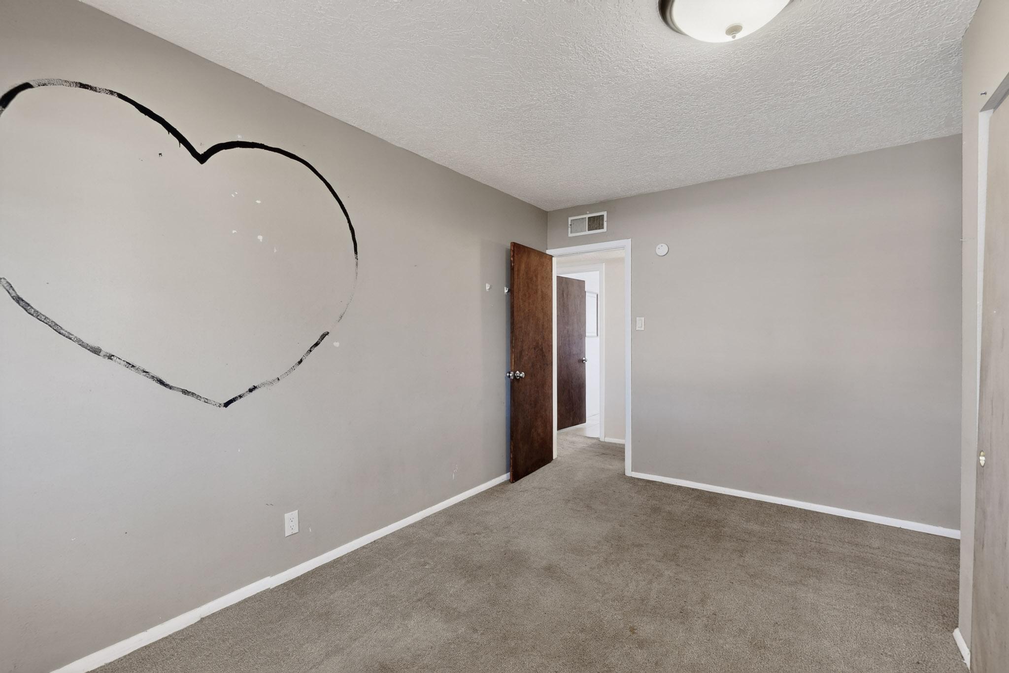 8802 Candelaria Road NE