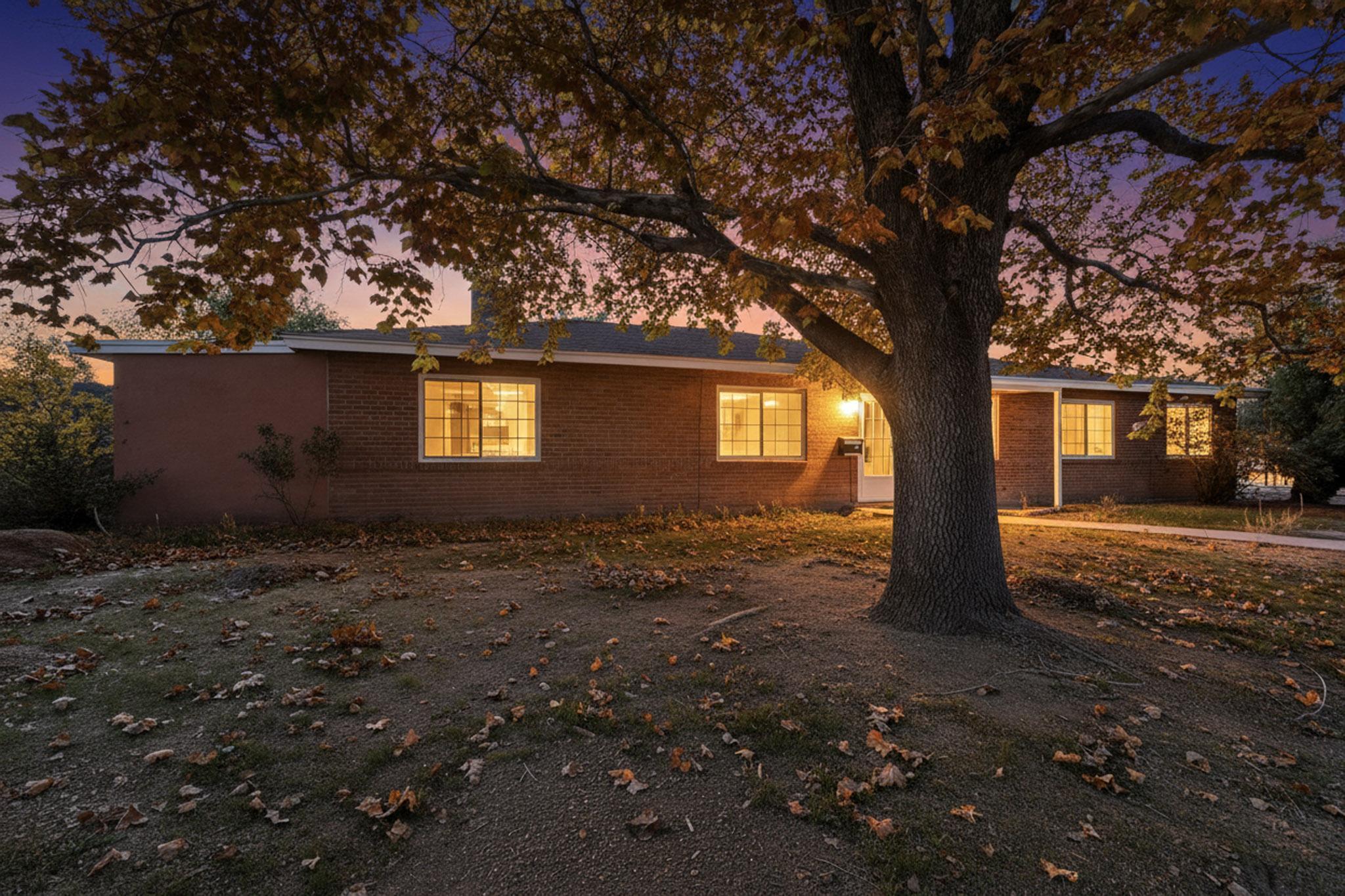8802 Candelaria Road NE