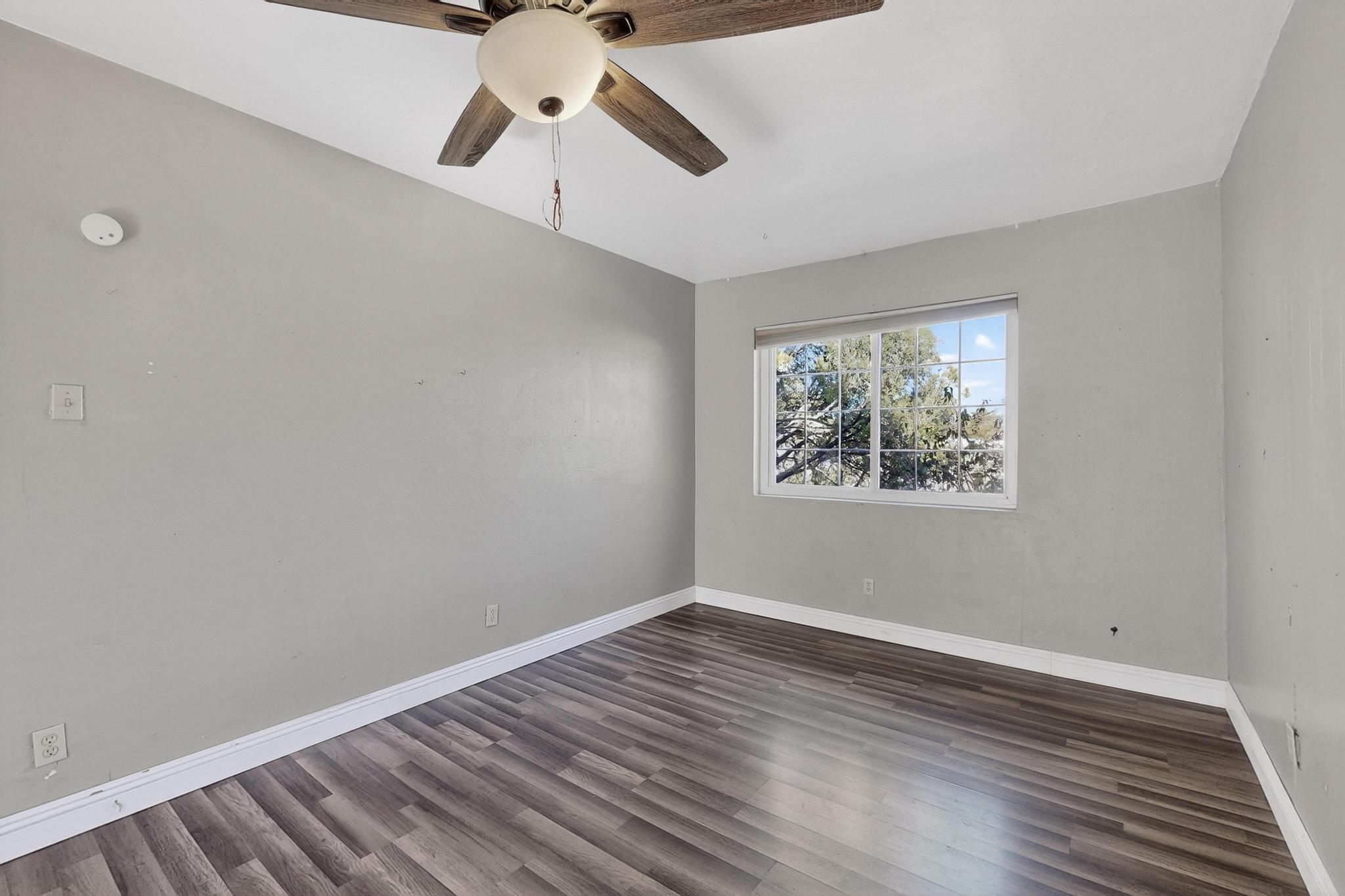 8802 Candelaria Road NE