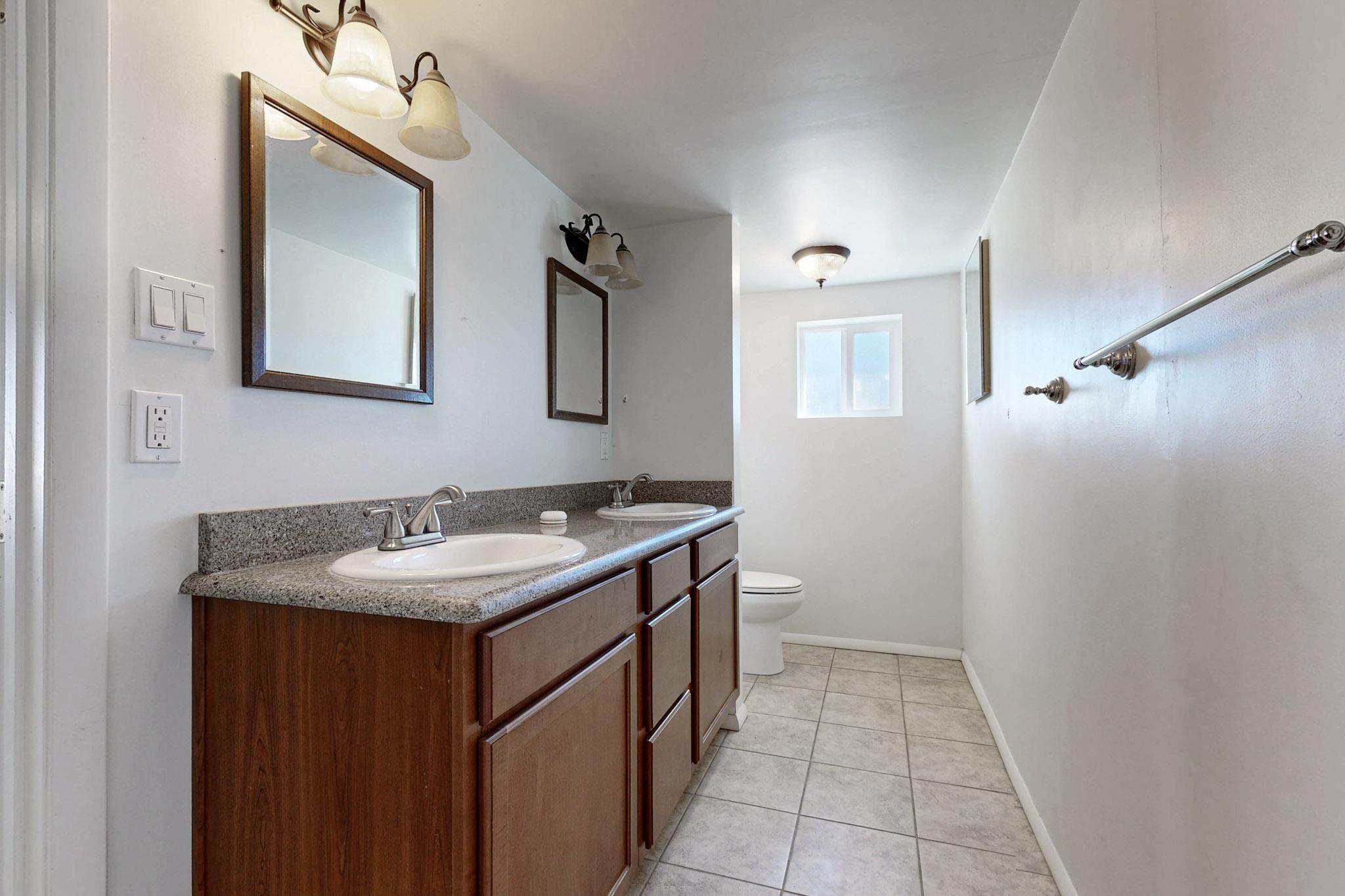 8802 Candelaria Road NE