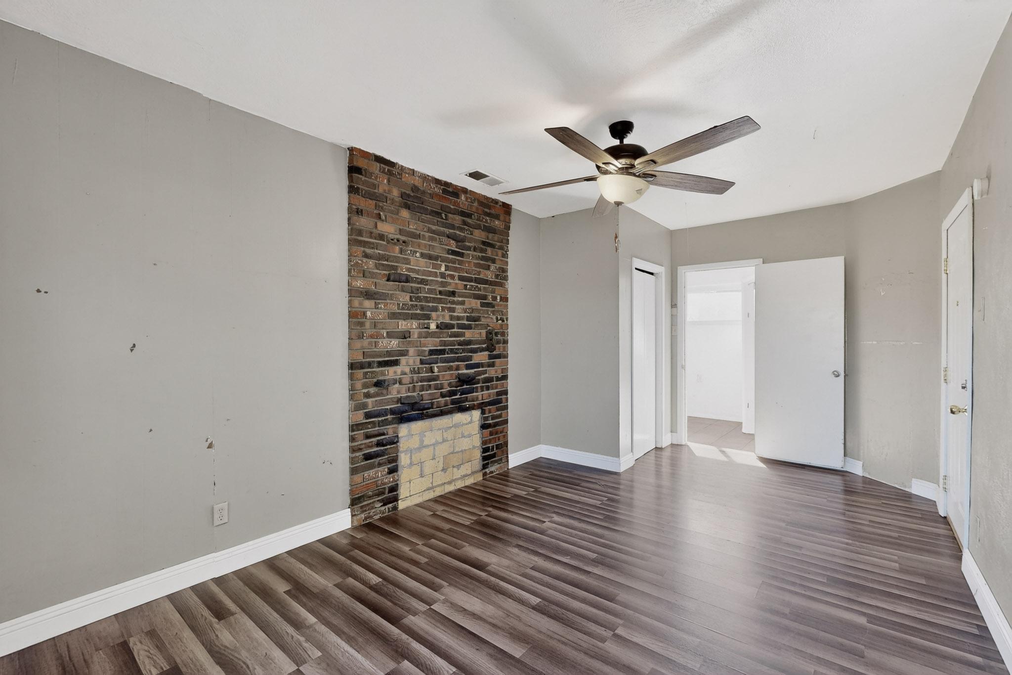 8802 Candelaria Road NE