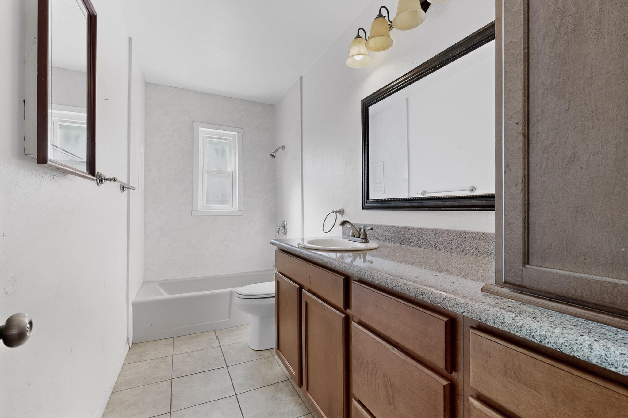 8802 Candelaria Road NE