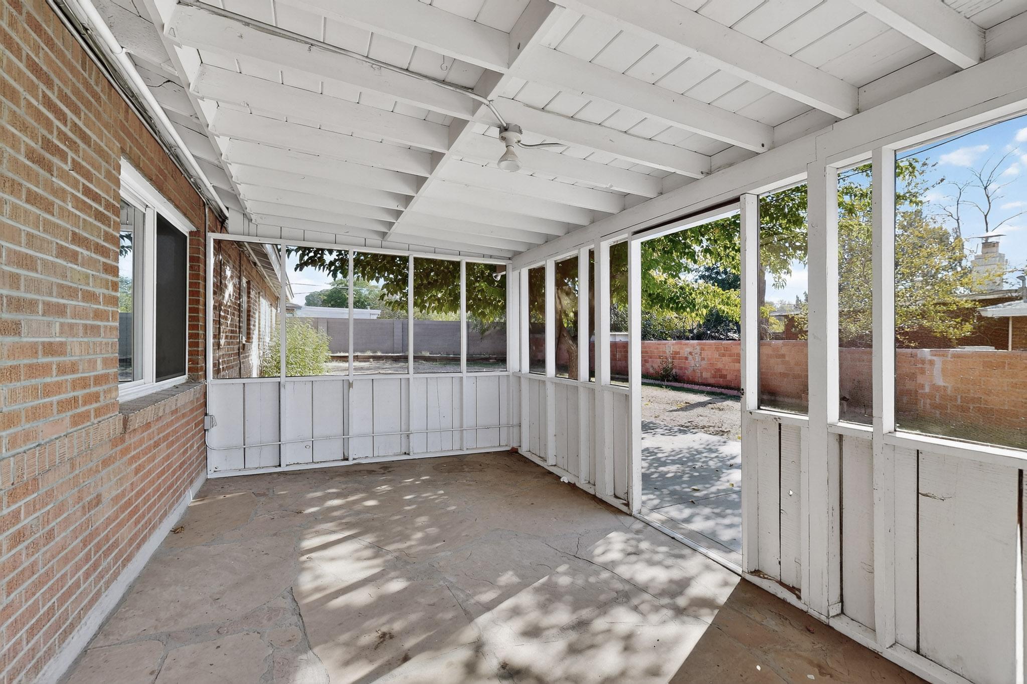 8802 Candelaria Road NE