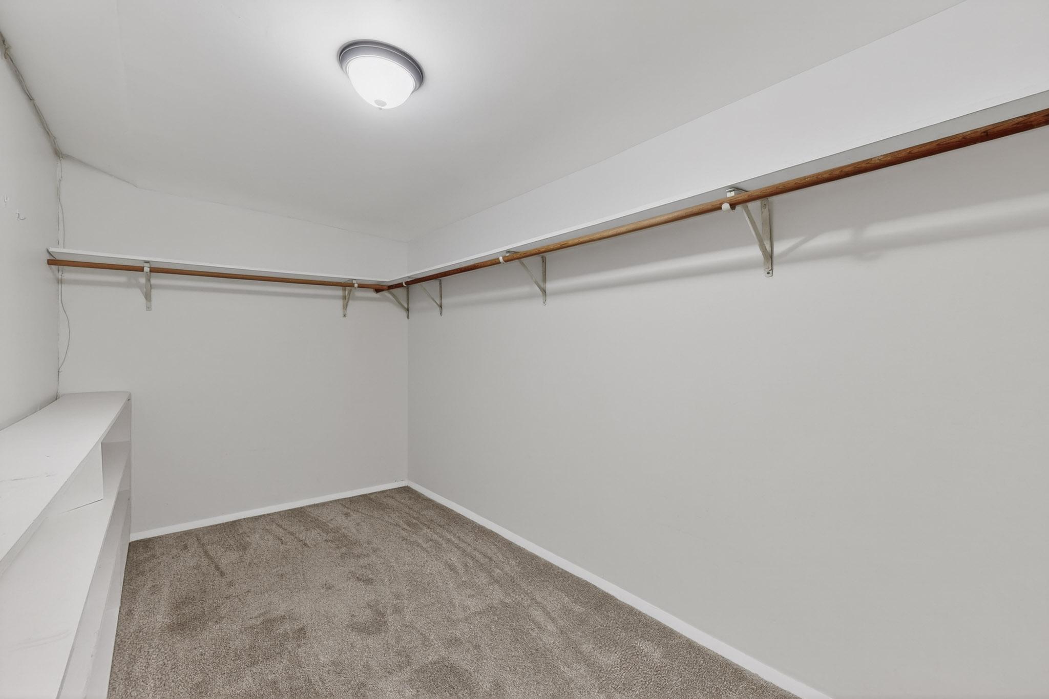 8802 Candelaria Road NE