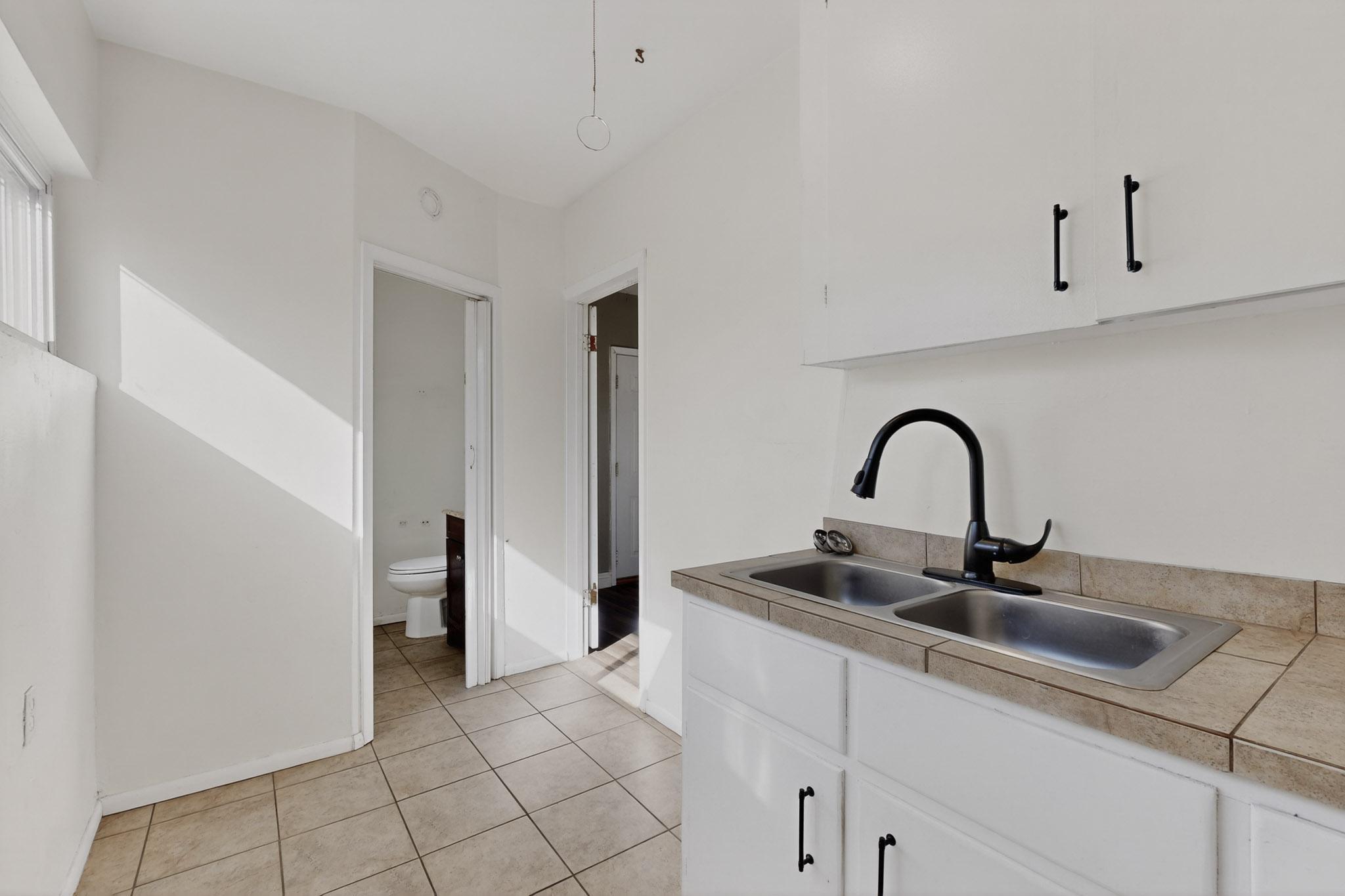 8802 Candelaria Road NE