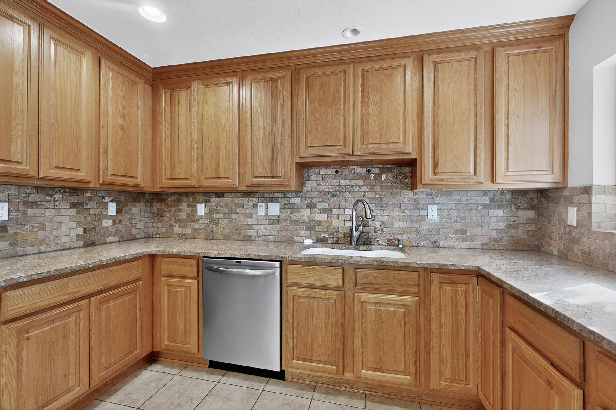 8802 Candelaria Road NE