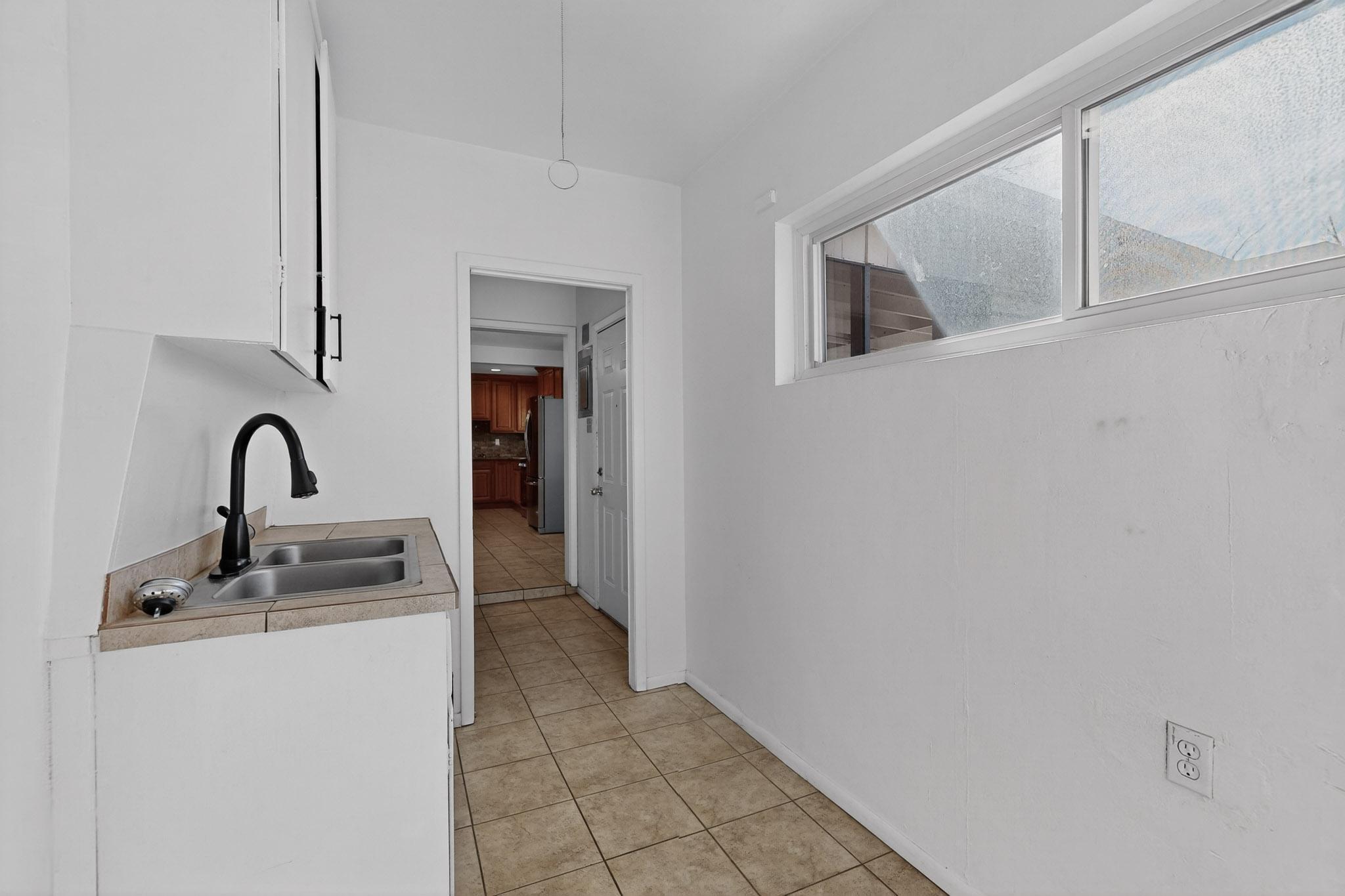 8802 Candelaria Road NE