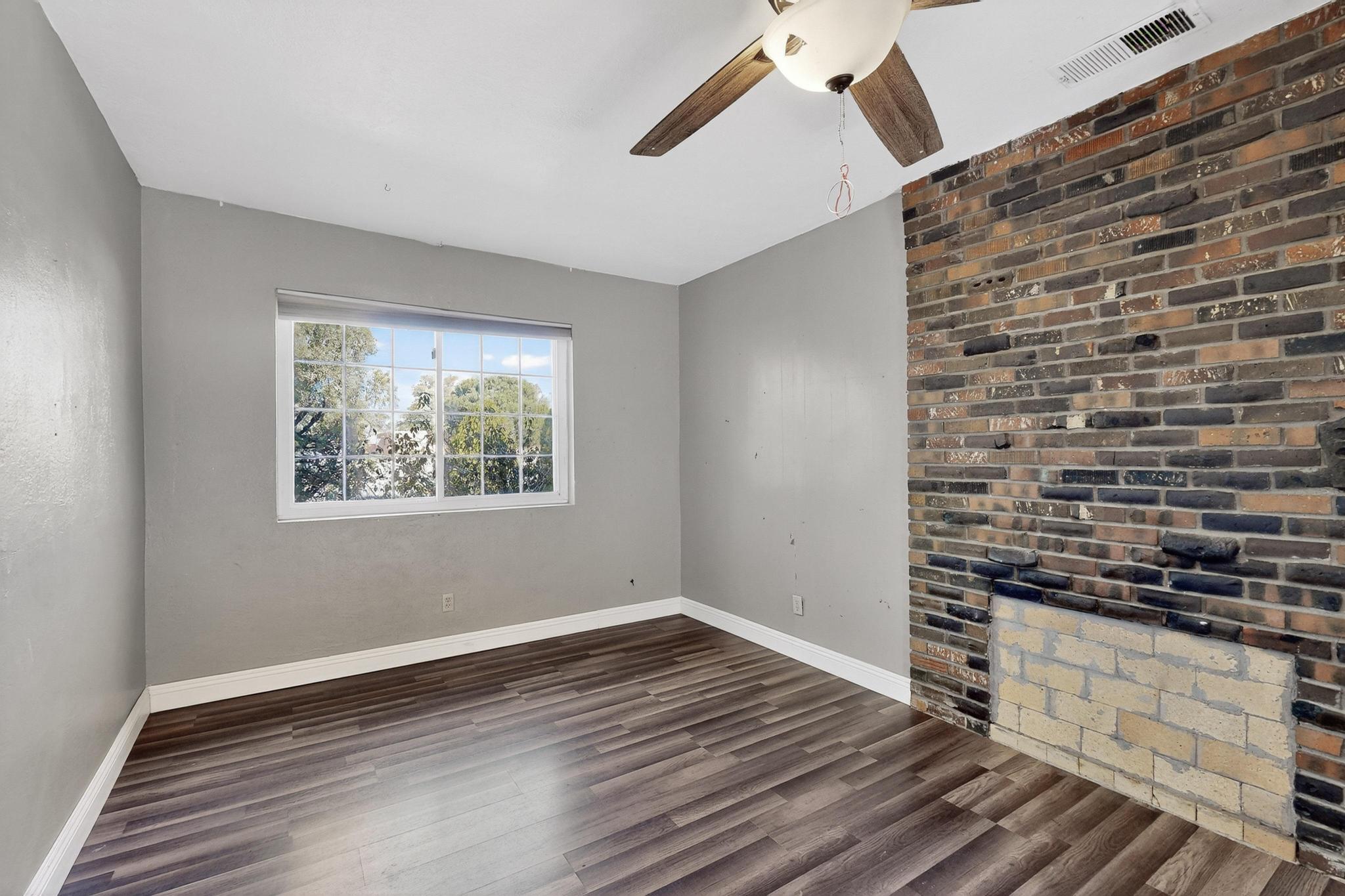 8802 Candelaria Road NE