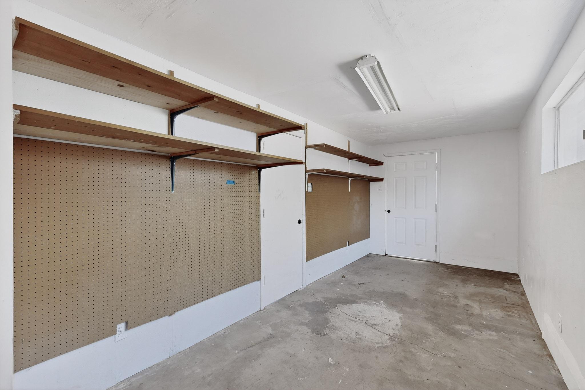 8802 Candelaria Road NE