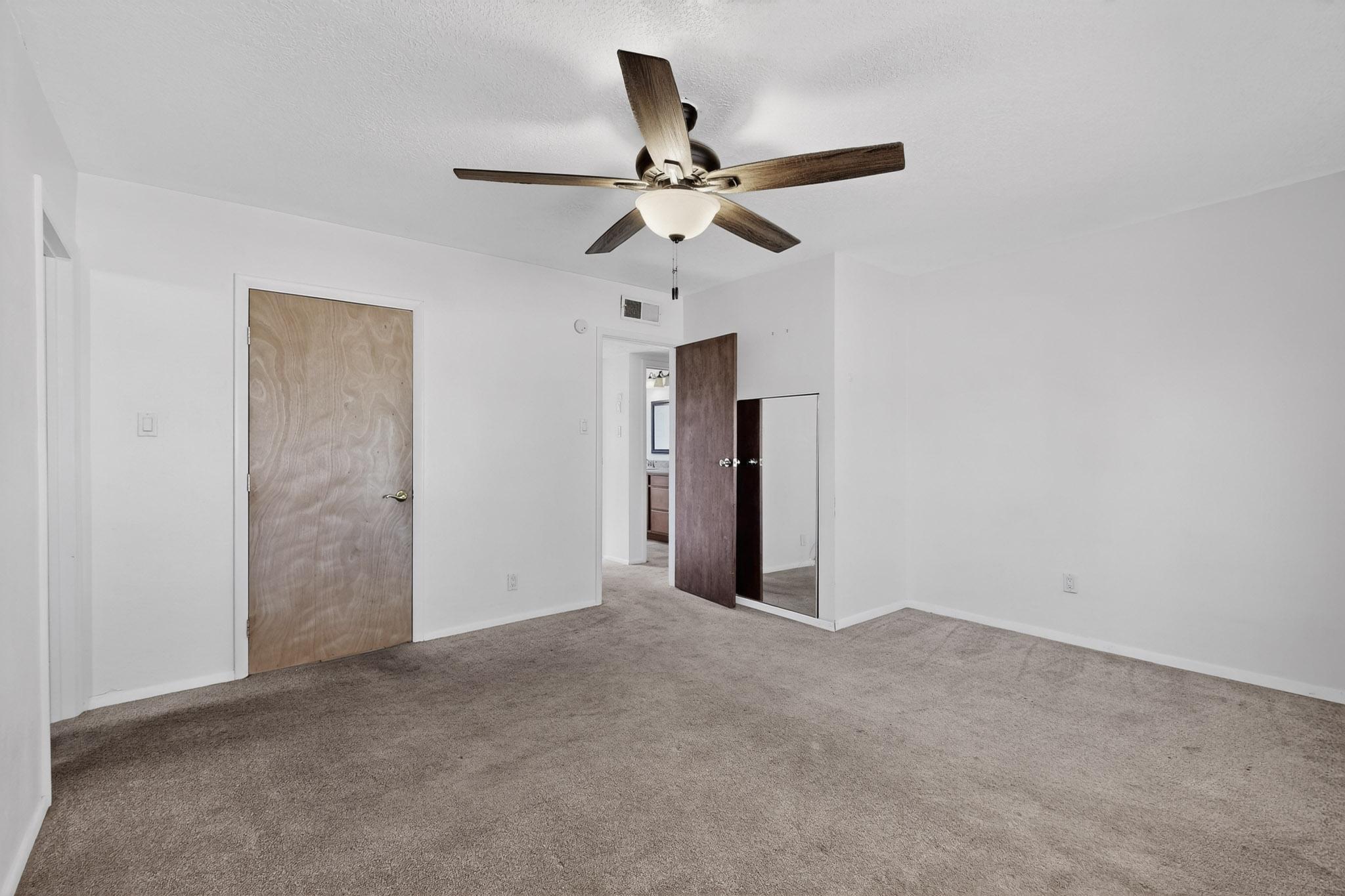 8802 Candelaria Road NE