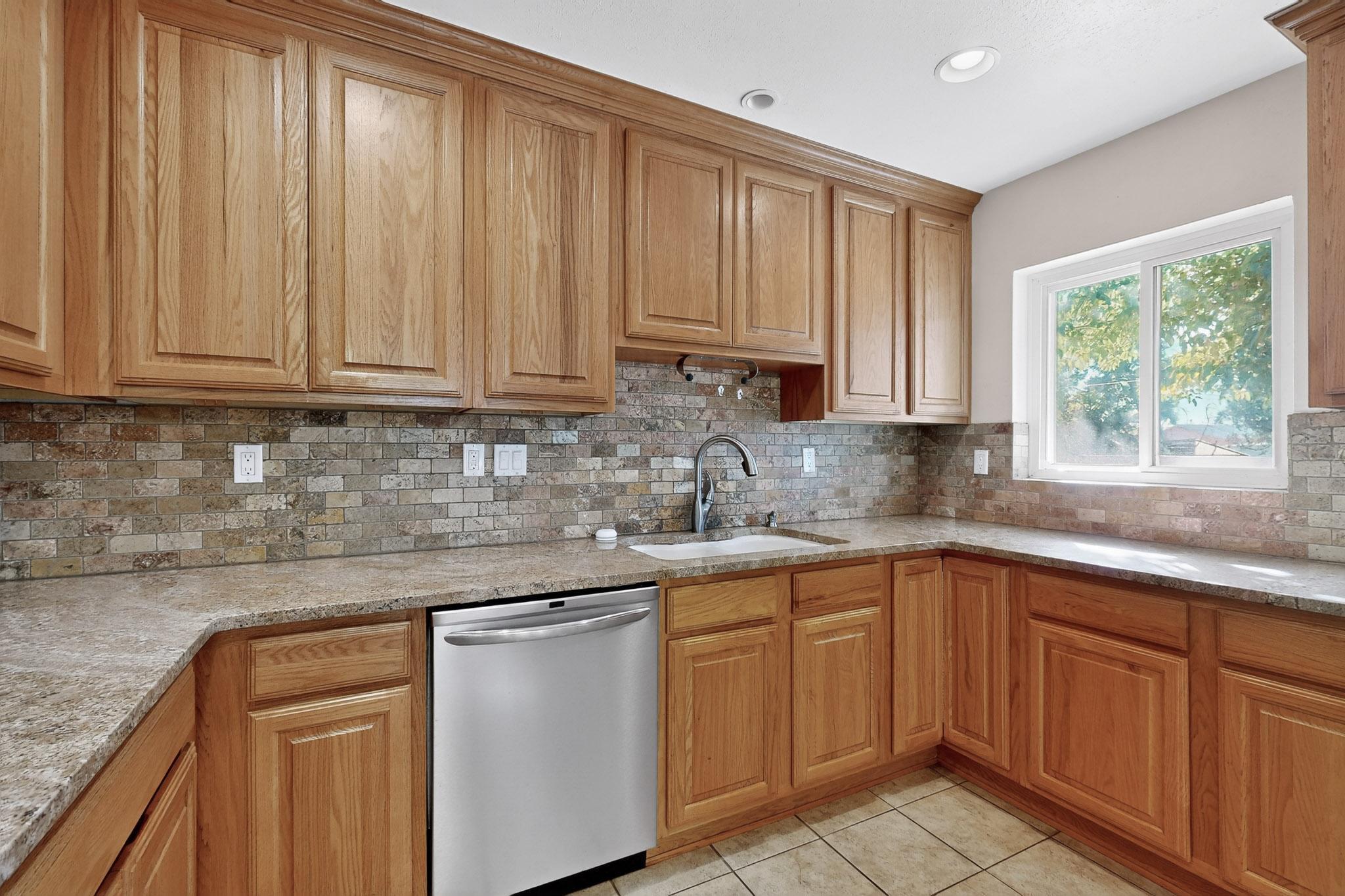 8802 Candelaria Road NE