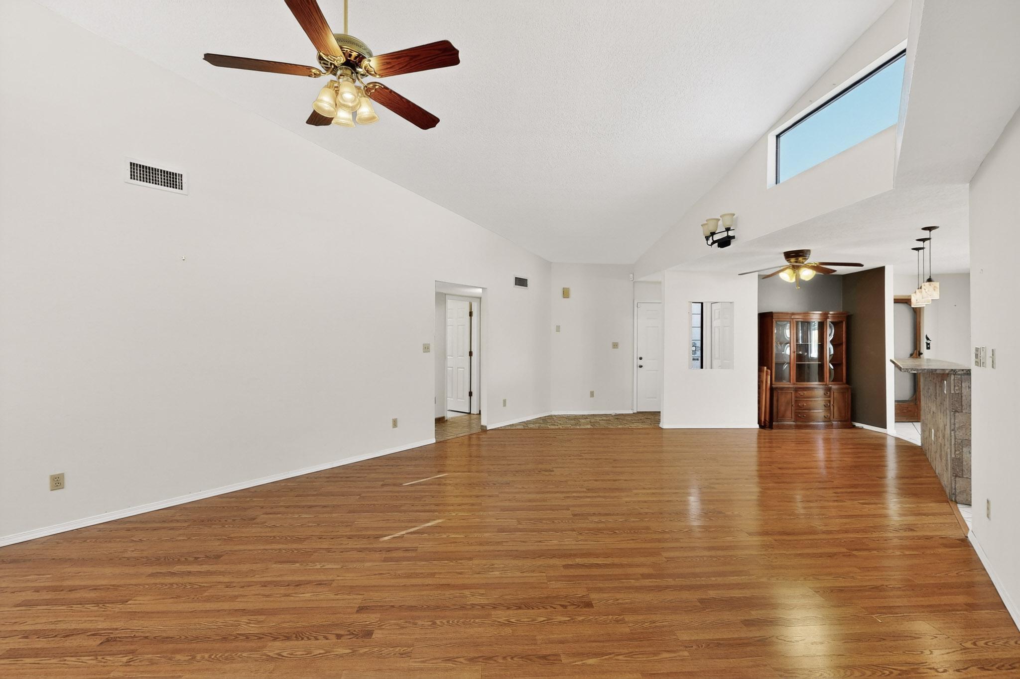 1101 Calle Del Valle