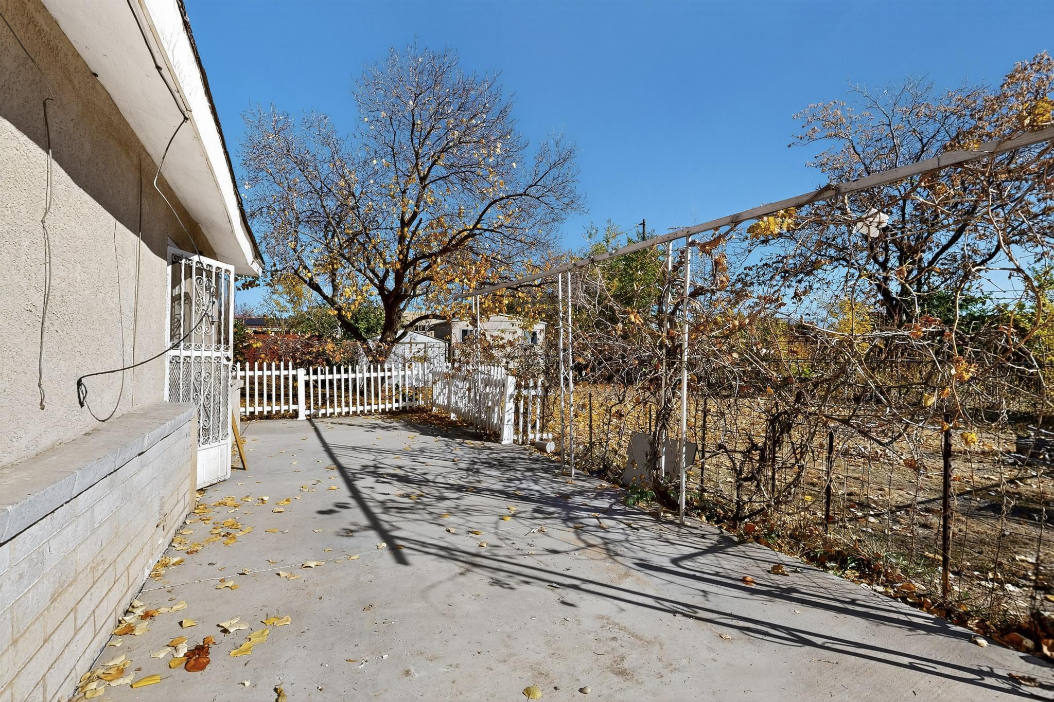 2715 Floral Road NW