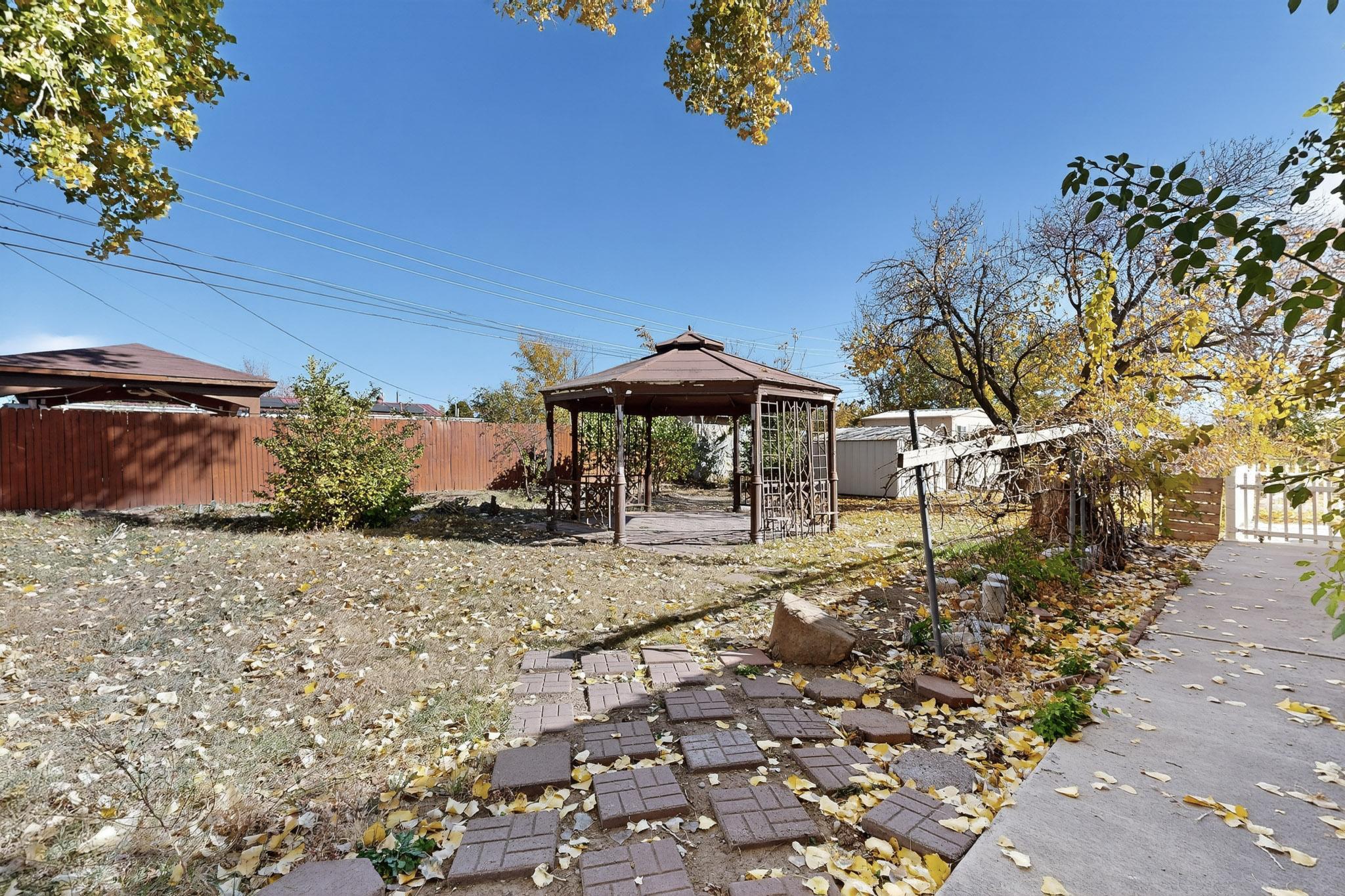 2715 Floral Road NW