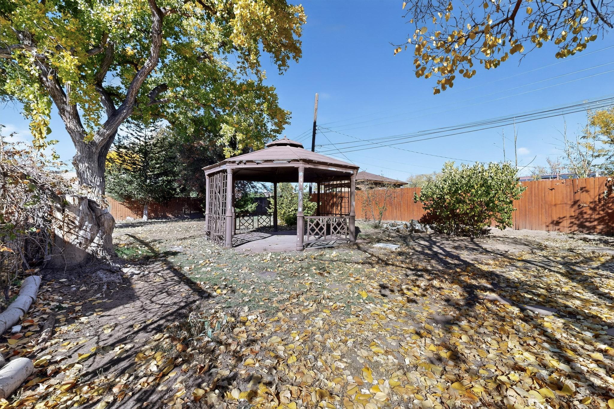 2715 Floral Road NW