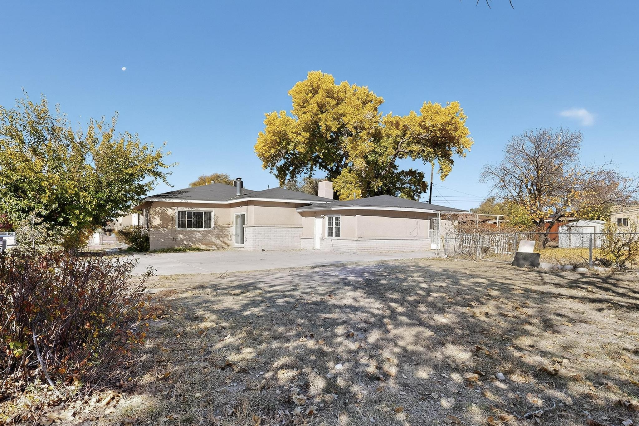 2715 Floral Road NW