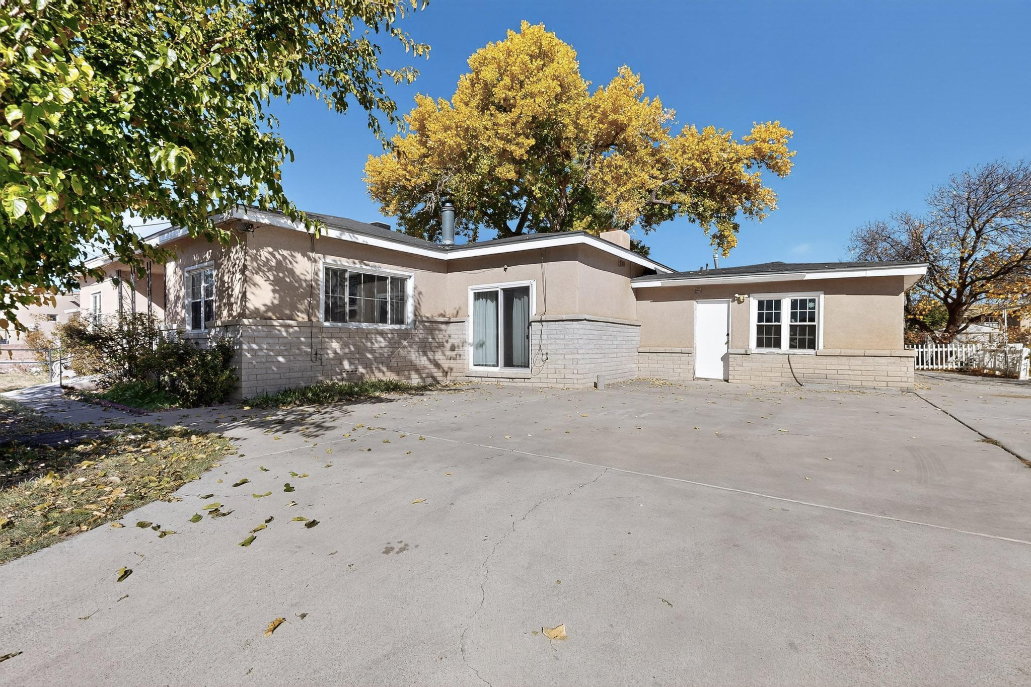 2715 Floral Road NW