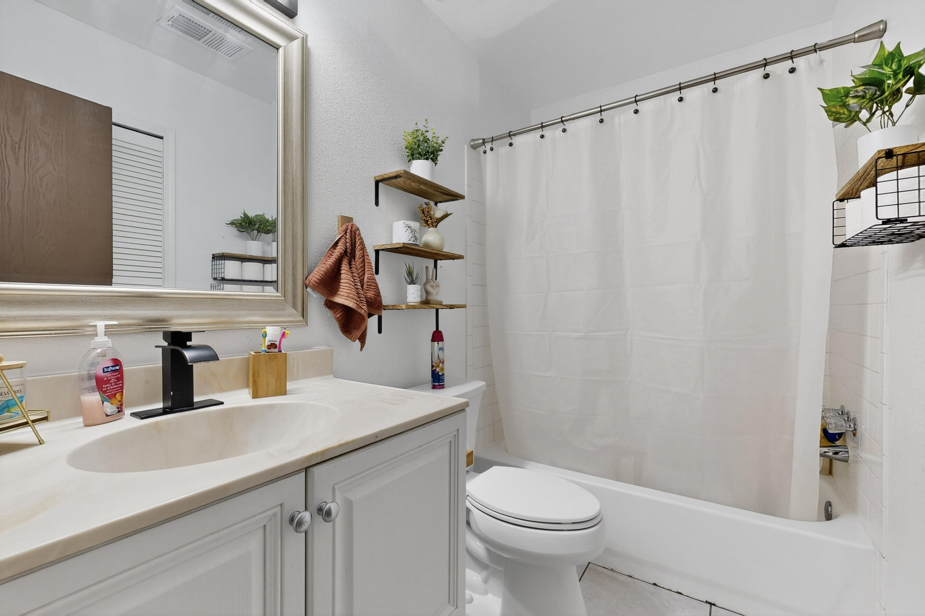 469 Wagon Train Drive SE