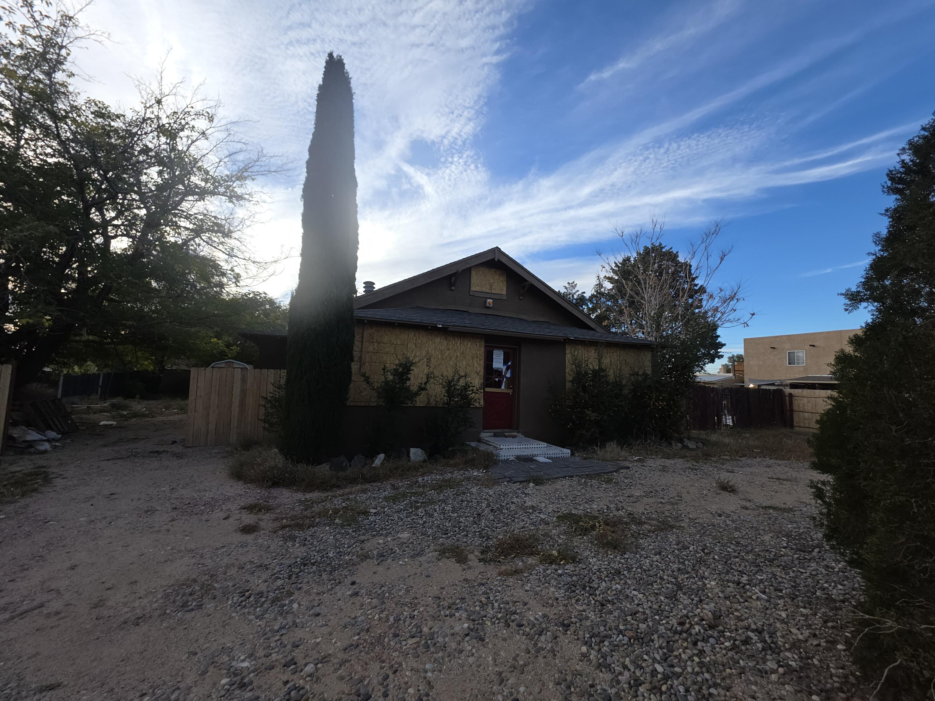 233 Maxine Street NE