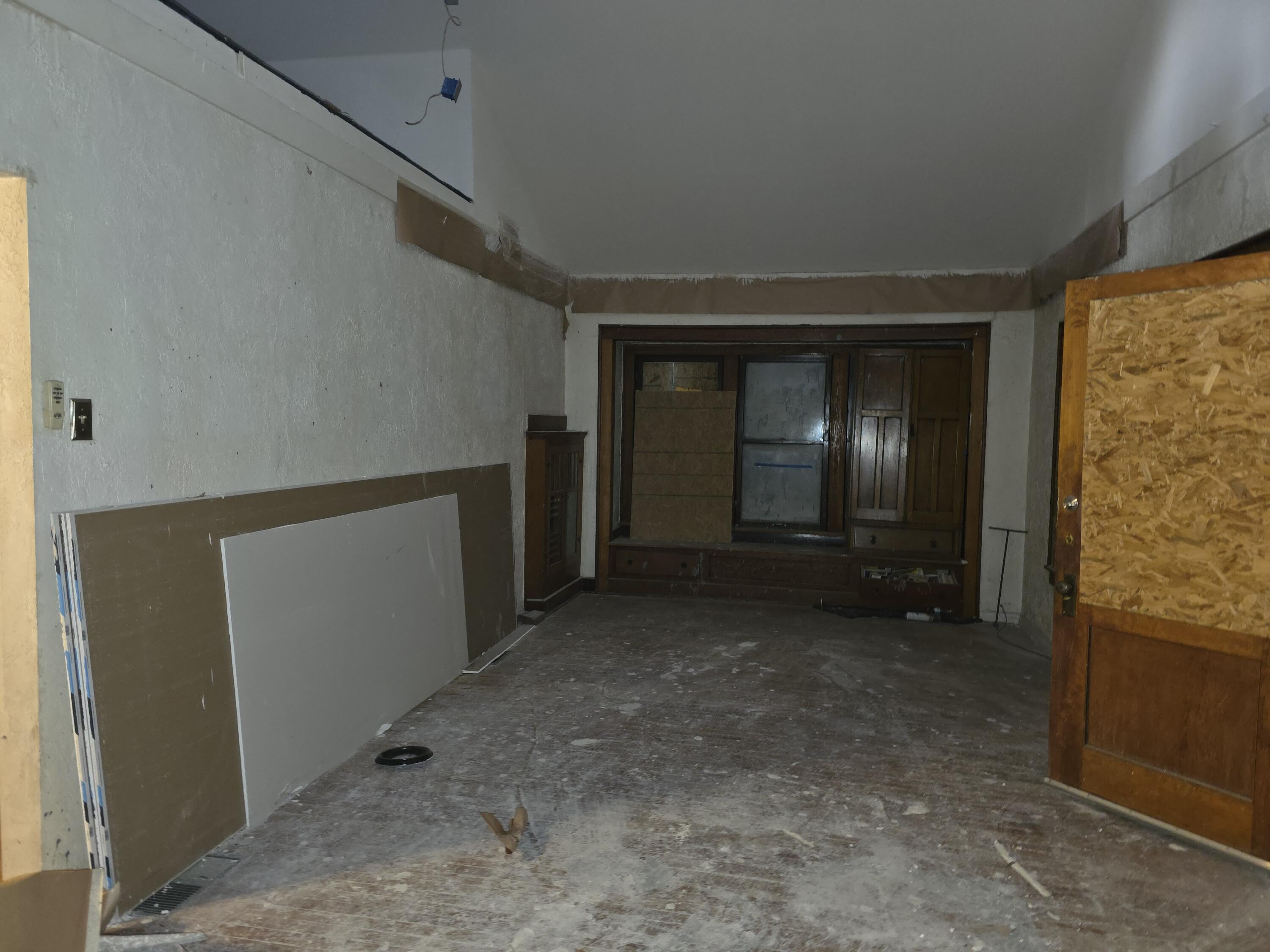 233 Maxine Street NE