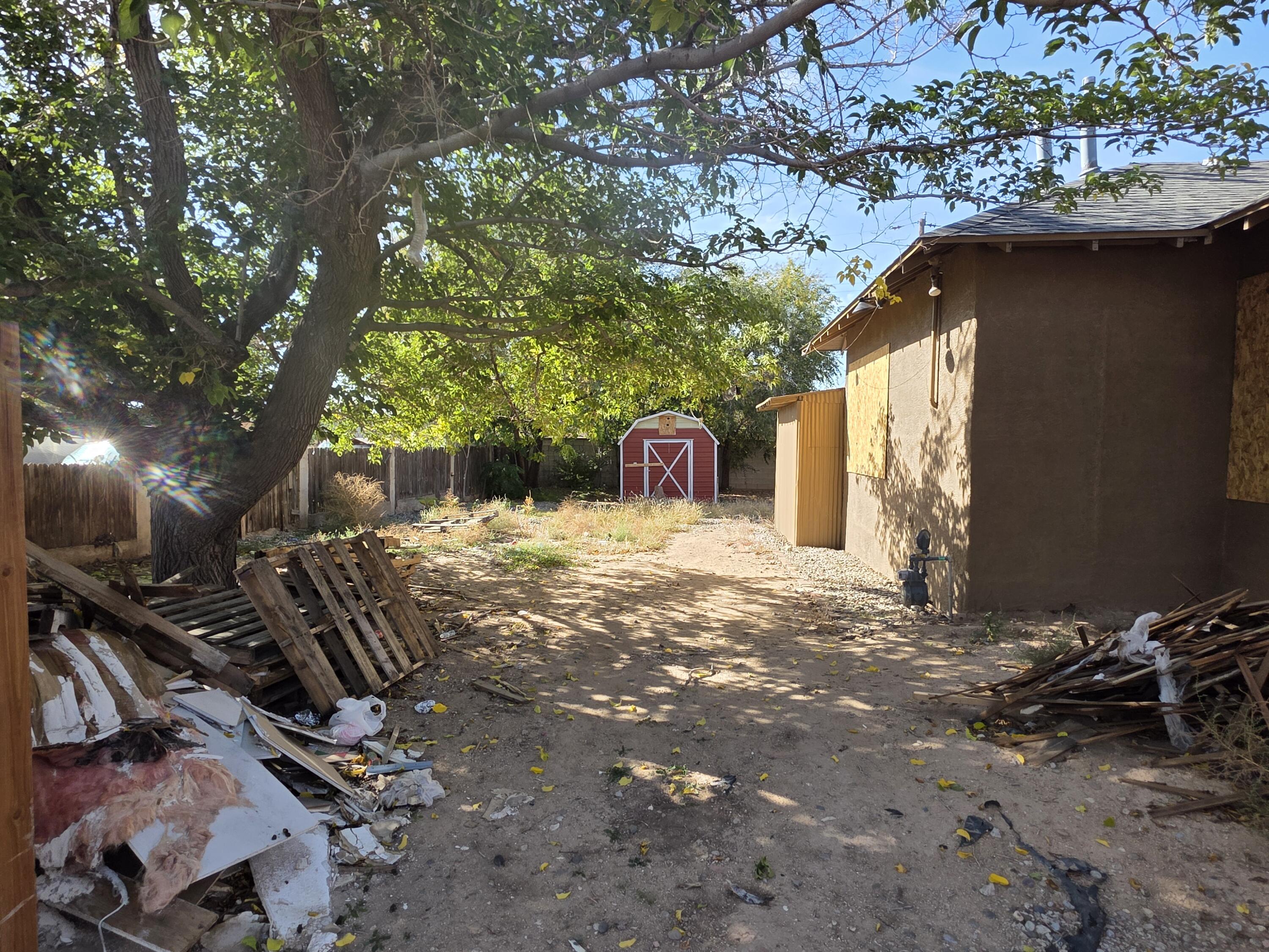 233 Maxine Street NE