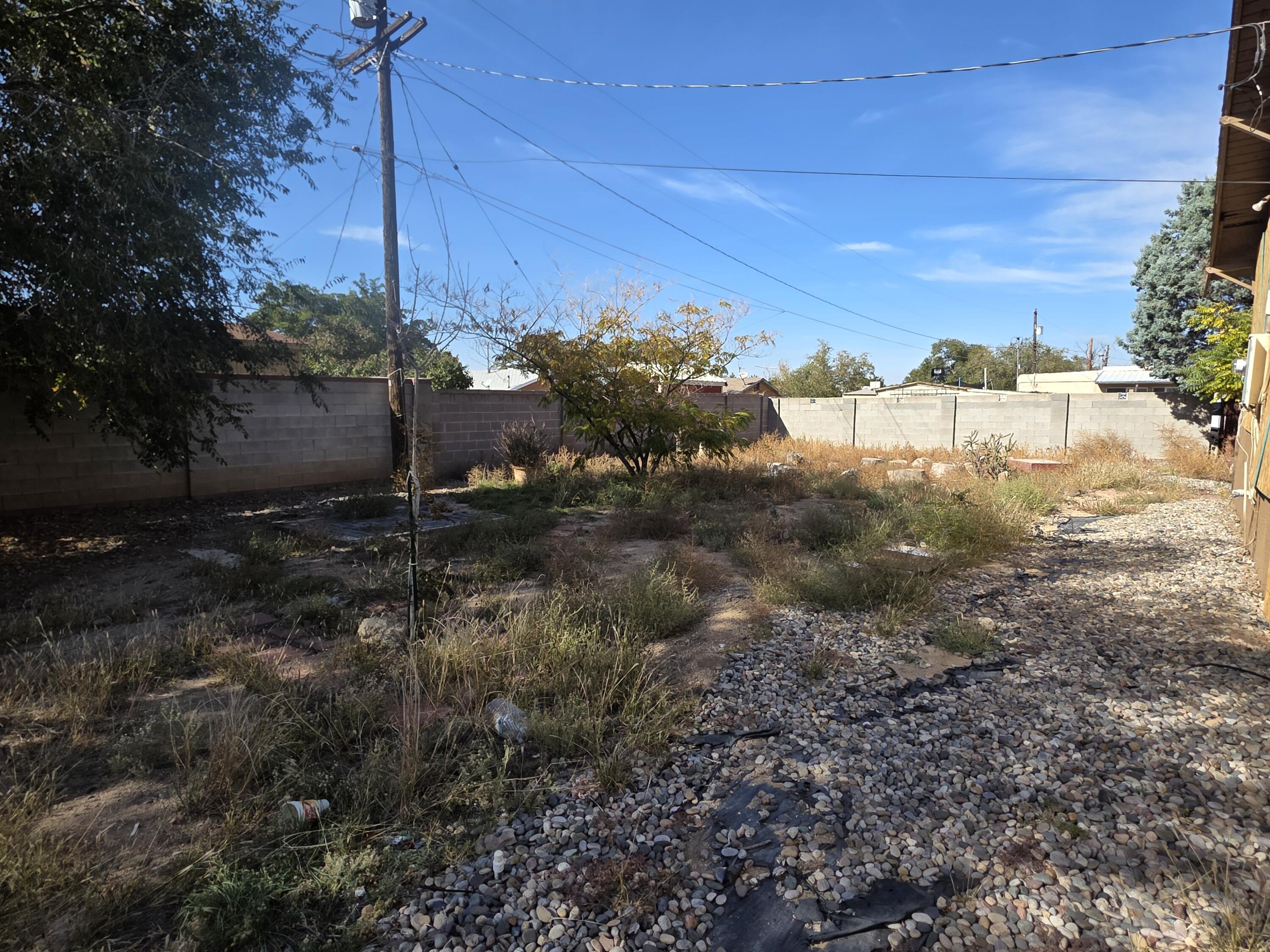 233 Maxine Street NE