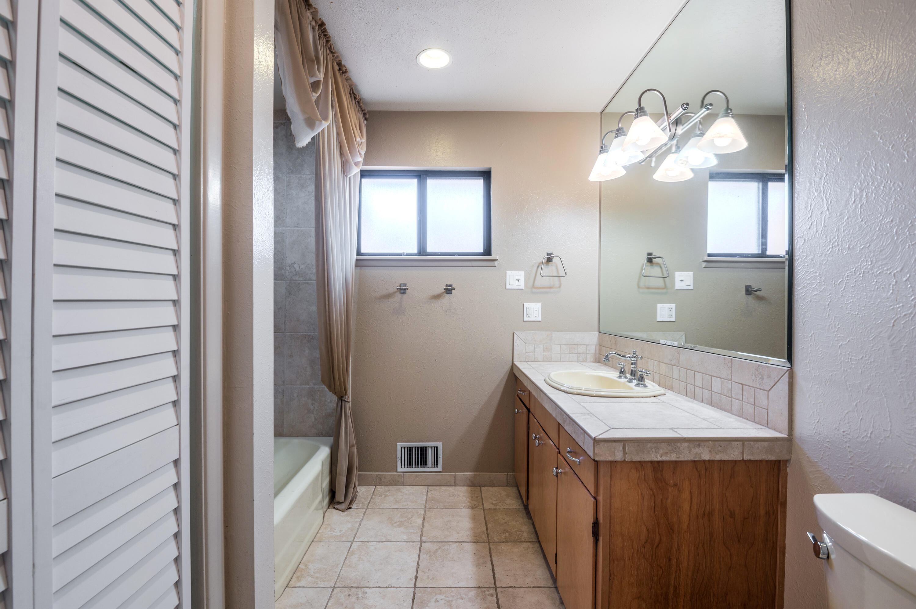 2912 MESILLA Street NE